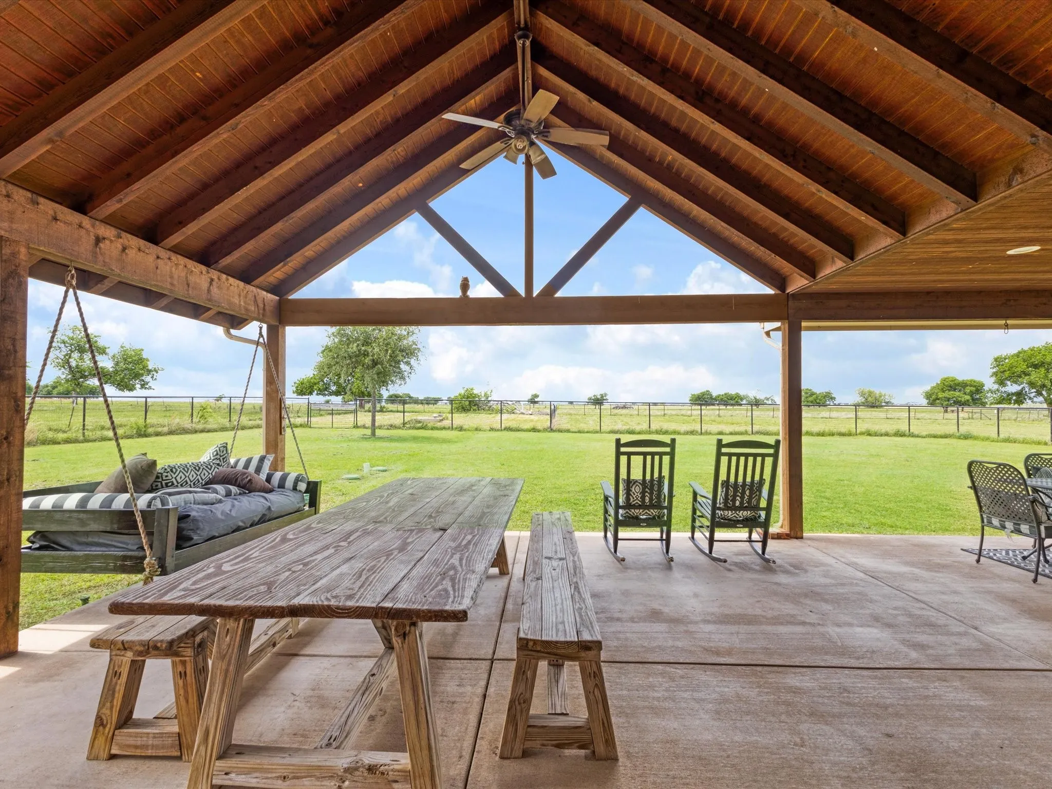 Single Family Residence For Sale in Denton County , 111 Petes Court, Ponder, Texas 76259, 4 Bedroom, 2 Bathroom, 2 Garage spaces, 2,359 Sqft, built in 2013, mls#21312720, Real Estate Agent in Ponder, Homes For Sale in Denton county, Homes For Sale in Ponder, Realtor in Ponder Texas, Real Estate Brokerage Independent Realty Texas, Luminita Cordes Realtor