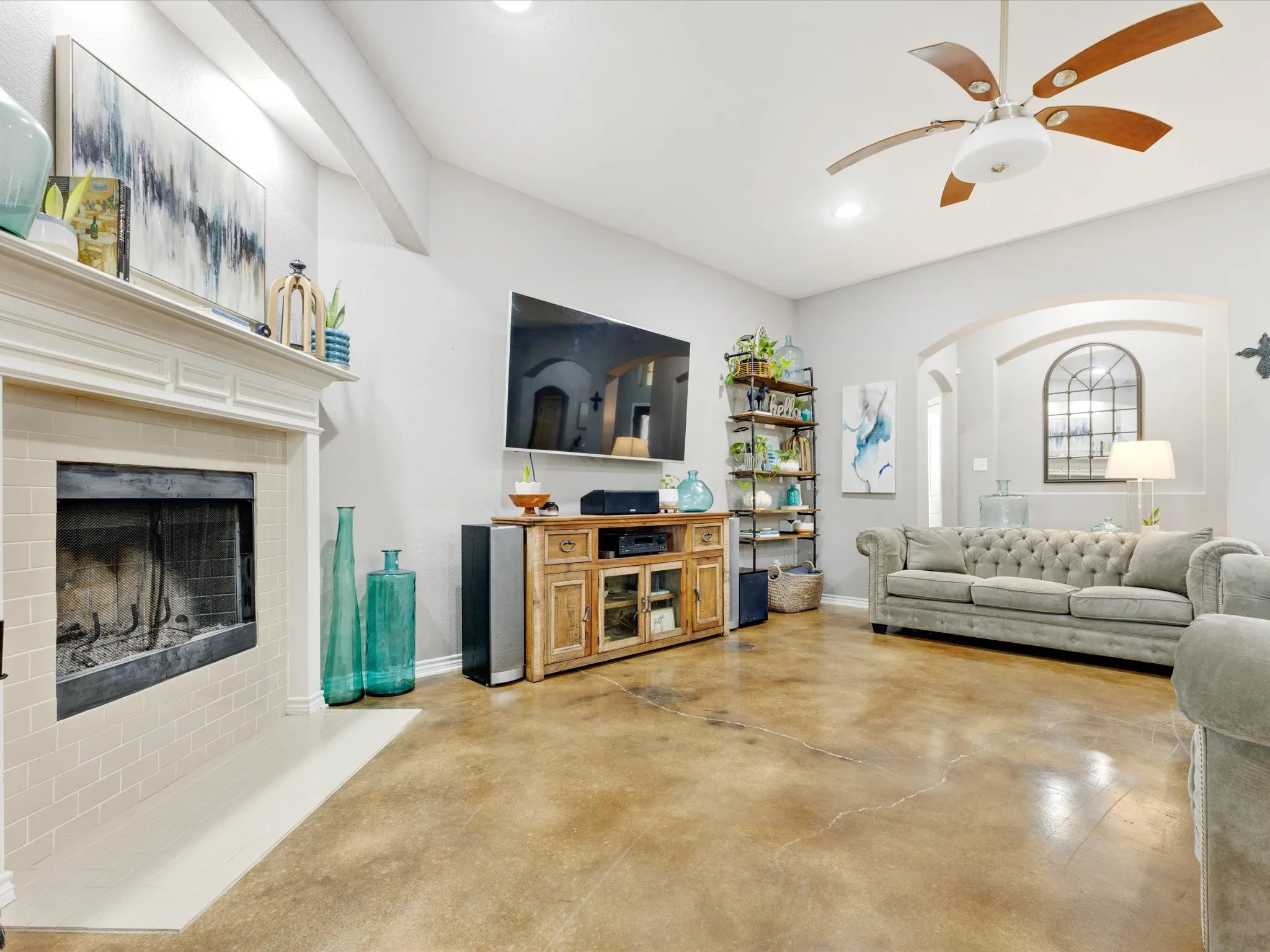 Single Family Residence For Sale in Denton County , 111 Petes Court, Ponder, Texas 76259, 4 Bedroom, 2 Bathroom, 2 Garage spaces, 2,359 Sqft, built in 2013, mls#21312720, Real Estate Agent in Ponder, Homes For Sale in Denton county, Homes For Sale in Ponder, Realtor in Ponder Texas, Real Estate Brokerage Independent Realty Texas, Luminita Cordes Realtor