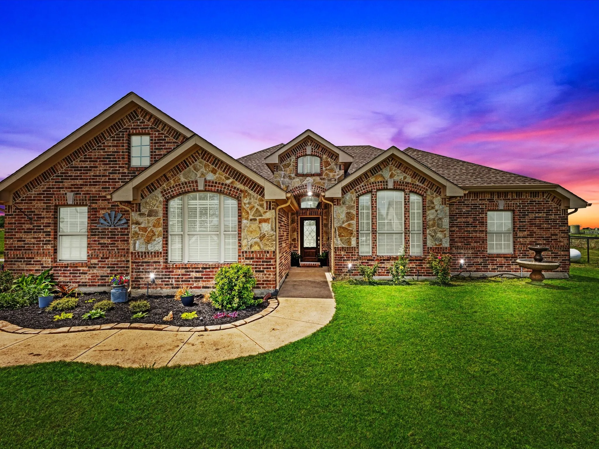 Single Family Residence For Sale in Denton County , 111 Petes Court, Ponder, Texas 76259, 4 Bedroom, 2 Bathroom, 2 Garage spaces, 2,359 Sqft, built in 2013, mls#21312720, Real Estate Agent in Ponder, Homes For Sale in Denton county, Homes For Sale in Ponder, Realtor in Ponder Texas, Real Estate Brokerage Independent Realty Texas, Luminita Cordes Realtor