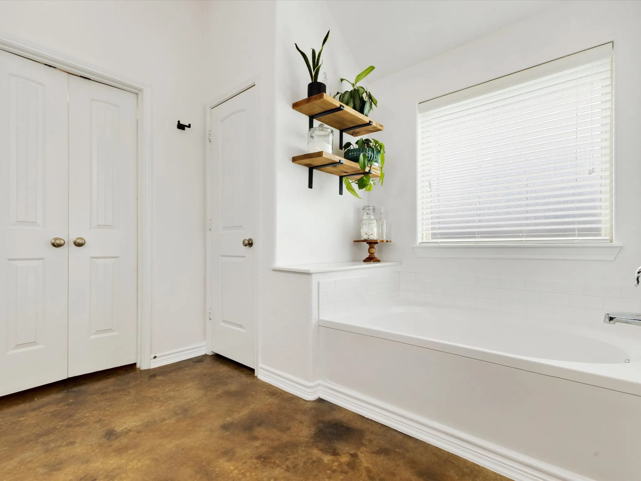 Single Family Residence For Sale in Denton County , 111 Petes Court, Ponder, Texas 76259, 4 Bedroom, 2 Bathroom, 2 Garage spaces, 2,359 Sqft, built in 2013, mls#21312720, Real Estate Agent in Ponder, Homes For Sale in Denton county, Homes For Sale in Ponder, Realtor in Ponder Texas, Real Estate Brokerage Independent Realty Texas, Luminita Cordes Realtor