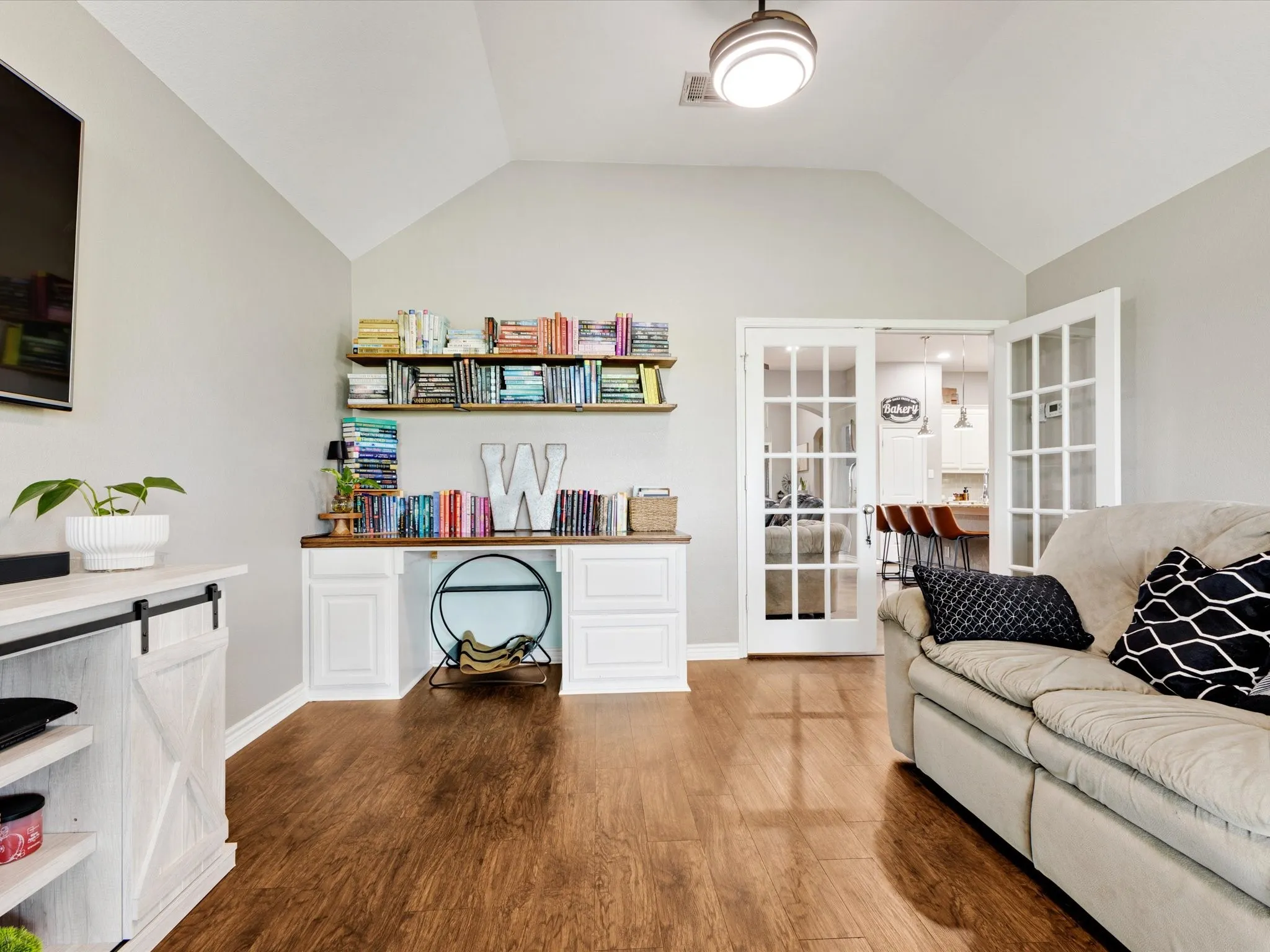 Single Family Residence For Sale in Denton County , 111 Petes Court, Ponder, Texas 76259, 4 Bedroom, 2 Bathroom, 2 Garage spaces, 2,359 Sqft, built in 2013, mls#21312720, Real Estate Agent in Ponder, Homes For Sale in Denton county, Homes For Sale in Ponder, Realtor in Ponder Texas, Real Estate Brokerage Independent Realty Texas, Luminita Cordes Realtor