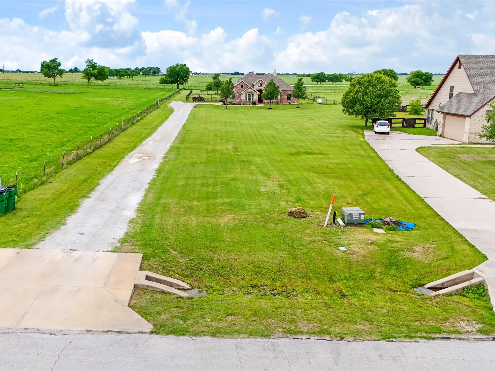 Single Family Residence For Sale in Denton County , 111 Petes Court, Ponder, Texas 76259, 4 Bedroom, 2 Bathroom, 2 Garage spaces, 2,359 Sqft, built in 2013, mls#21312720, Real Estate Agent in Ponder, Homes For Sale in Denton county, Homes For Sale in Ponder, Realtor in Ponder Texas, Real Estate Brokerage Independent Realty Texas, Luminita Cordes Realtor