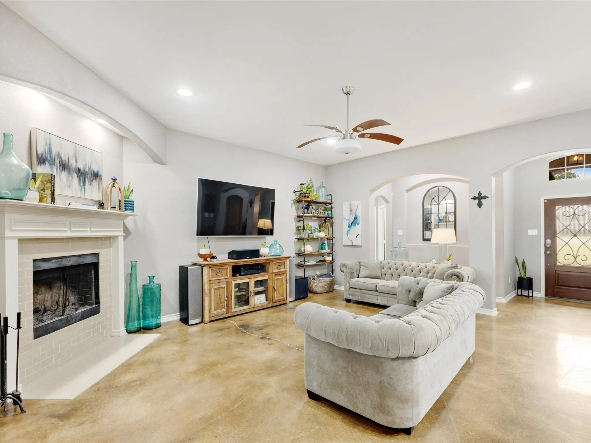 Single Family Residence For Sale in Denton County , 111 Petes Court, Ponder, Texas 76259, 4 Bedroom, 2 Bathroom, 2 Garage spaces, 2,359 Sqft, built in 2013, mls#21312720, Real Estate Agent in Ponder, Homes For Sale in Denton county, Homes For Sale in Ponder, Realtor in Ponder Texas, Real Estate Brokerage Independent Realty Texas, Luminita Cordes Realtor