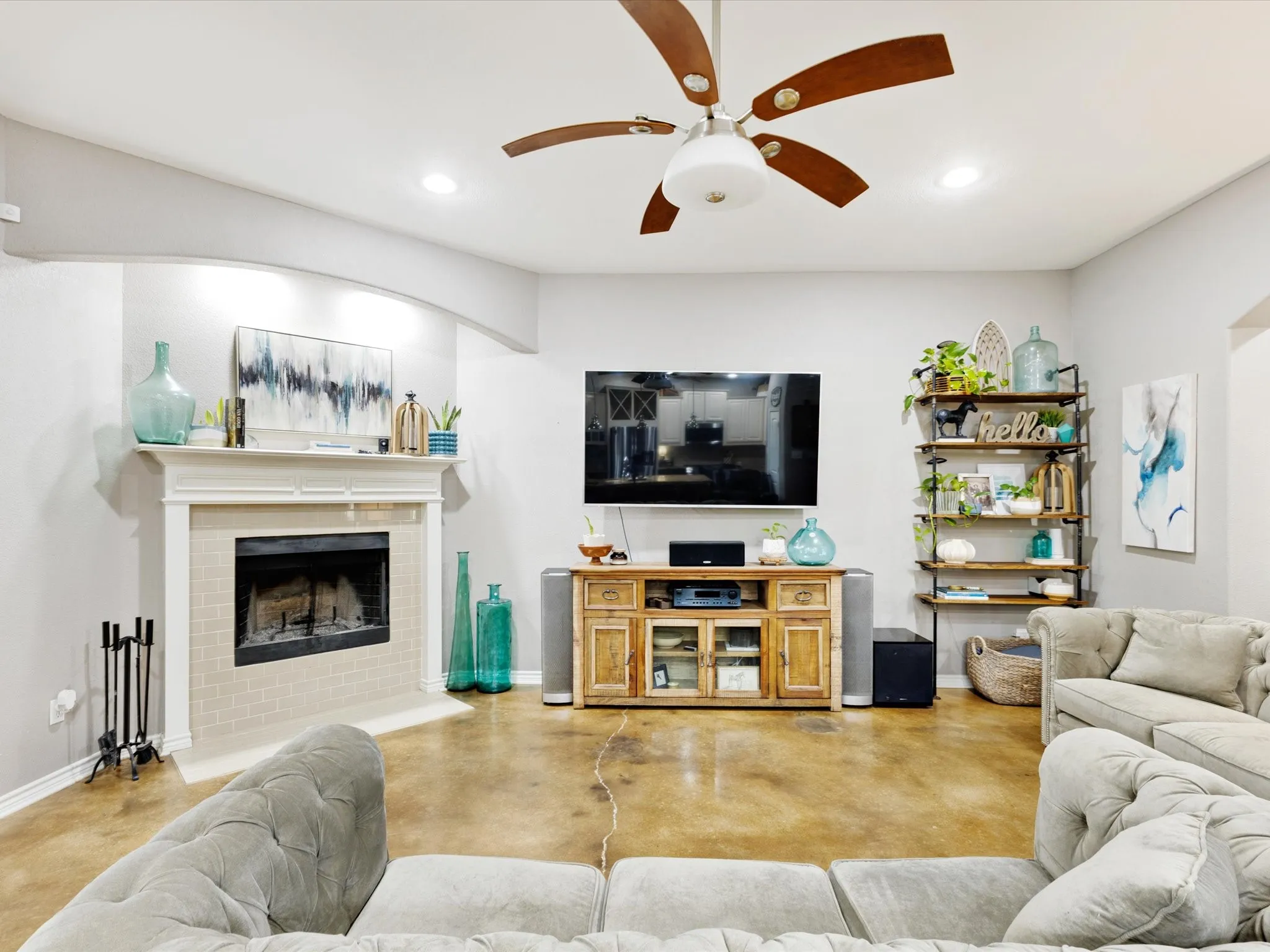 Single Family Residence For Sale in Denton County , 111 Petes Court, Ponder, Texas 76259, 4 Bedroom, 2 Bathroom, 2 Garage spaces, 2,359 Sqft, built in 2013, mls#21312720, Real Estate Agent in Ponder, Homes For Sale in Denton county, Homes For Sale in Ponder, Realtor in Ponder Texas, Real Estate Brokerage Independent Realty Texas, Luminita Cordes Realtor