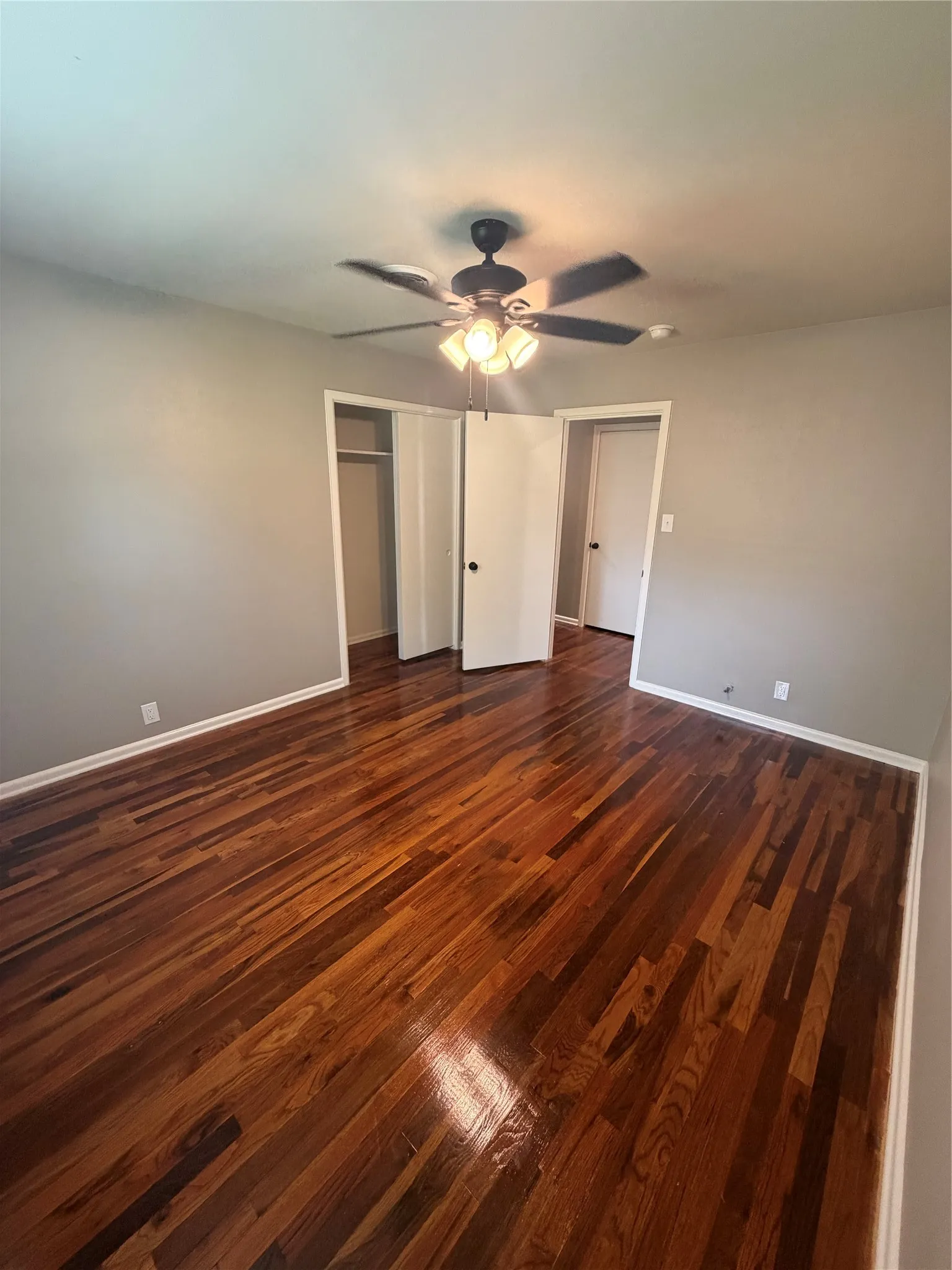 Single Family Residence For Sale in Hopkins County , 1601 San Jacinto Street, Sulphur Springs, Texas 75482, 3 Bedroom, 2 Bathroom, 2 Garage spaces, 1,870 Sqft, built in 1958, mls#21311866, Real Estate Agent in Sulphur Springs, Homes For Sale in Hopkins county, Homes For Sale in Sulphur Springs, Realtor in Sulphur Springs Texas, Real Estate Brokerage Independent Realty Texas, Luminita Cordes Realtor