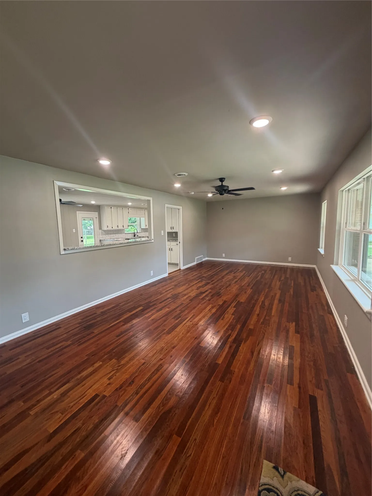 Single Family Residence For Sale in Hopkins County , 1601 San Jacinto Street, Sulphur Springs, Texas 75482, 3 Bedroom, 2 Bathroom, 2 Garage spaces, 1,870 Sqft, built in 1958, mls#21311866, Real Estate Agent in Sulphur Springs, Homes For Sale in Hopkins county, Homes For Sale in Sulphur Springs, Realtor in Sulphur Springs Texas, Real Estate Brokerage Independent Realty Texas, Luminita Cordes Realtor
