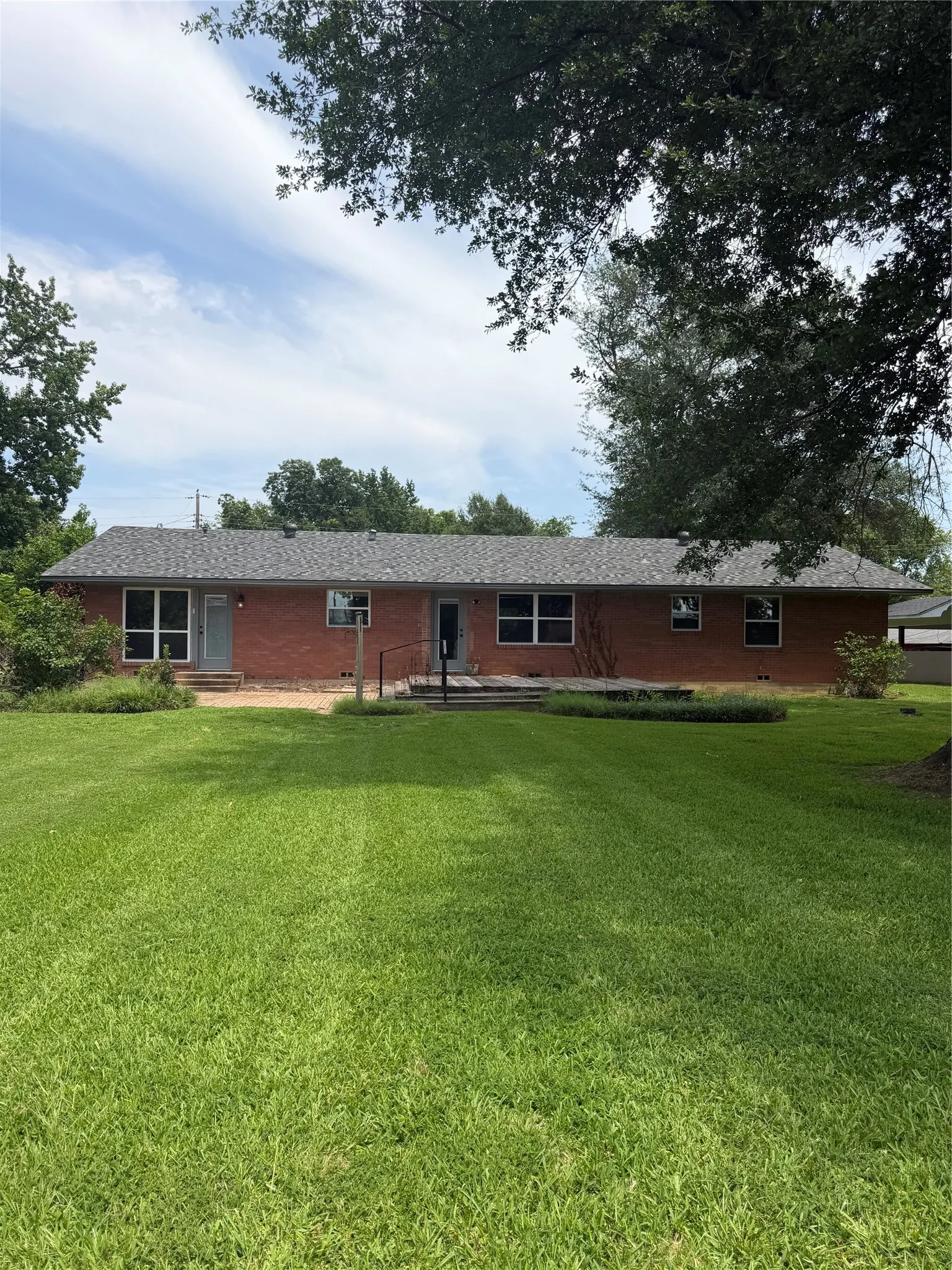 Single Family Residence For Sale in Hopkins County , 1601 San Jacinto Street, Sulphur Springs, Texas 75482, 3 Bedroom, 2 Bathroom, 2 Garage spaces, 1,870 Sqft, built in 1958, mls#21311866, Real Estate Agent in Sulphur Springs, Homes For Sale in Hopkins county, Homes For Sale in Sulphur Springs, Realtor in Sulphur Springs Texas, Real Estate Brokerage Independent Realty Texas, Luminita Cordes Realtor