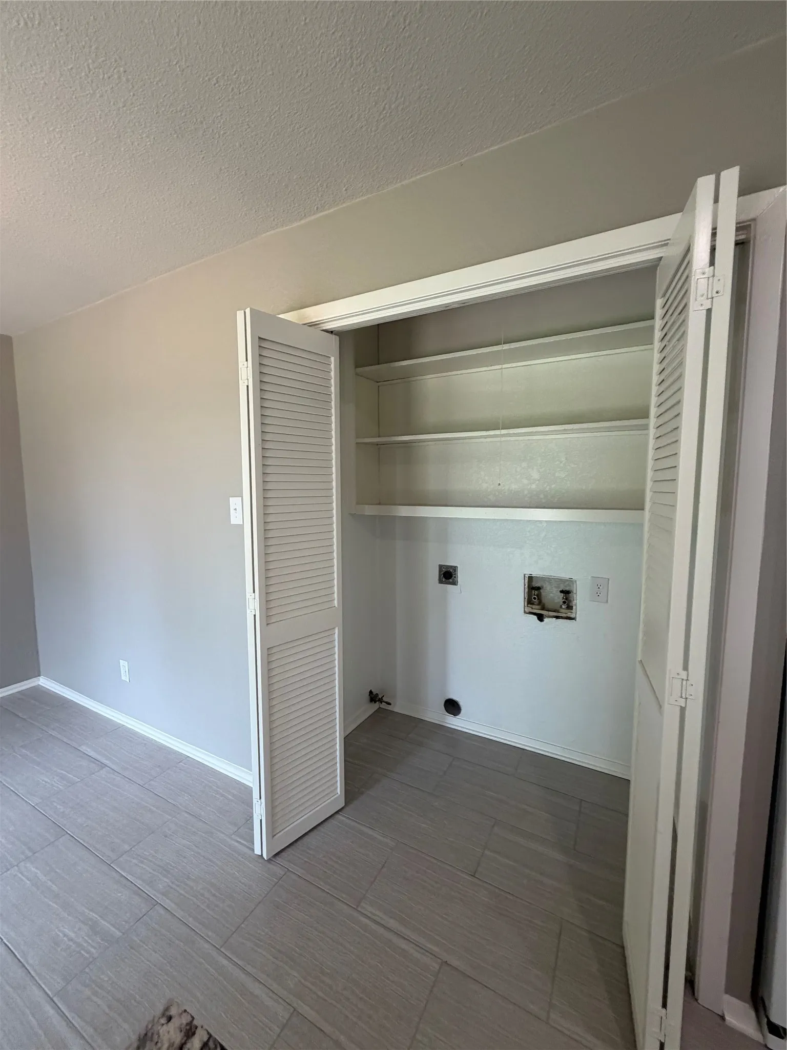 Single Family Residence For Sale in Hopkins County , 1601 San Jacinto Street, Sulphur Springs, Texas 75482, 3 Bedroom, 2 Bathroom, 2 Garage spaces, 1,870 Sqft, built in 1958, mls#21311866, Real Estate Agent in Sulphur Springs, Homes For Sale in Hopkins county, Homes For Sale in Sulphur Springs, Realtor in Sulphur Springs Texas, Real Estate Brokerage Independent Realty Texas, Luminita Cordes Realtor