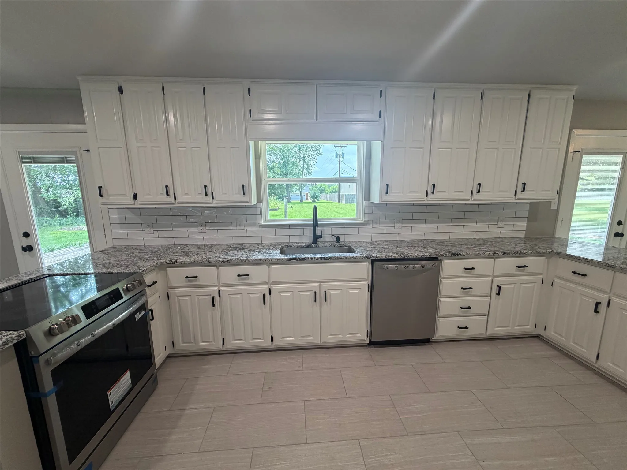 Single Family Residence For Sale in Hopkins County , 1601 San Jacinto Street, Sulphur Springs, Texas 75482, 3 Bedroom, 2 Bathroom, 2 Garage spaces, 1,870 Sqft, built in 1958, mls#21311866, Real Estate Agent in Sulphur Springs, Homes For Sale in Hopkins county, Homes For Sale in Sulphur Springs, Realtor in Sulphur Springs Texas, Real Estate Brokerage Independent Realty Texas, Luminita Cordes Realtor