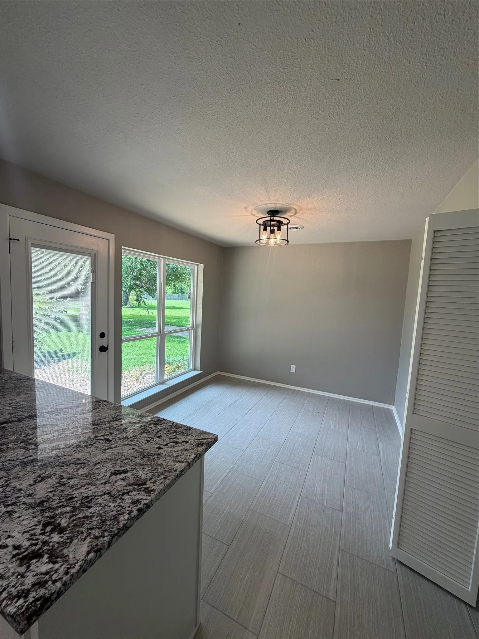 Single Family Residence For Sale in Hopkins County , 1601 San Jacinto Street, Sulphur Springs, Texas 75482, 3 Bedroom, 2 Bathroom, 2 Garage spaces, 1,870 Sqft, built in 1958, mls#21311866, Real Estate Agent in Sulphur Springs, Homes For Sale in Hopkins county, Homes For Sale in Sulphur Springs, Realtor in Sulphur Springs Texas, Real Estate Brokerage Independent Realty Texas, Luminita Cordes Realtor