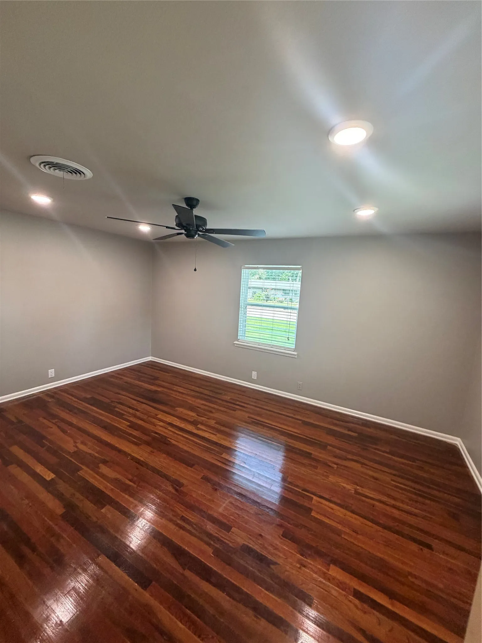 Single Family Residence For Sale in Hopkins County , 1601 San Jacinto Street, Sulphur Springs, Texas 75482, 3 Bedroom, 2 Bathroom, 2 Garage spaces, 1,870 Sqft, built in 1958, mls#21311866, Real Estate Agent in Sulphur Springs, Homes For Sale in Hopkins county, Homes For Sale in Sulphur Springs, Realtor in Sulphur Springs Texas, Real Estate Brokerage Independent Realty Texas, Luminita Cordes Realtor
