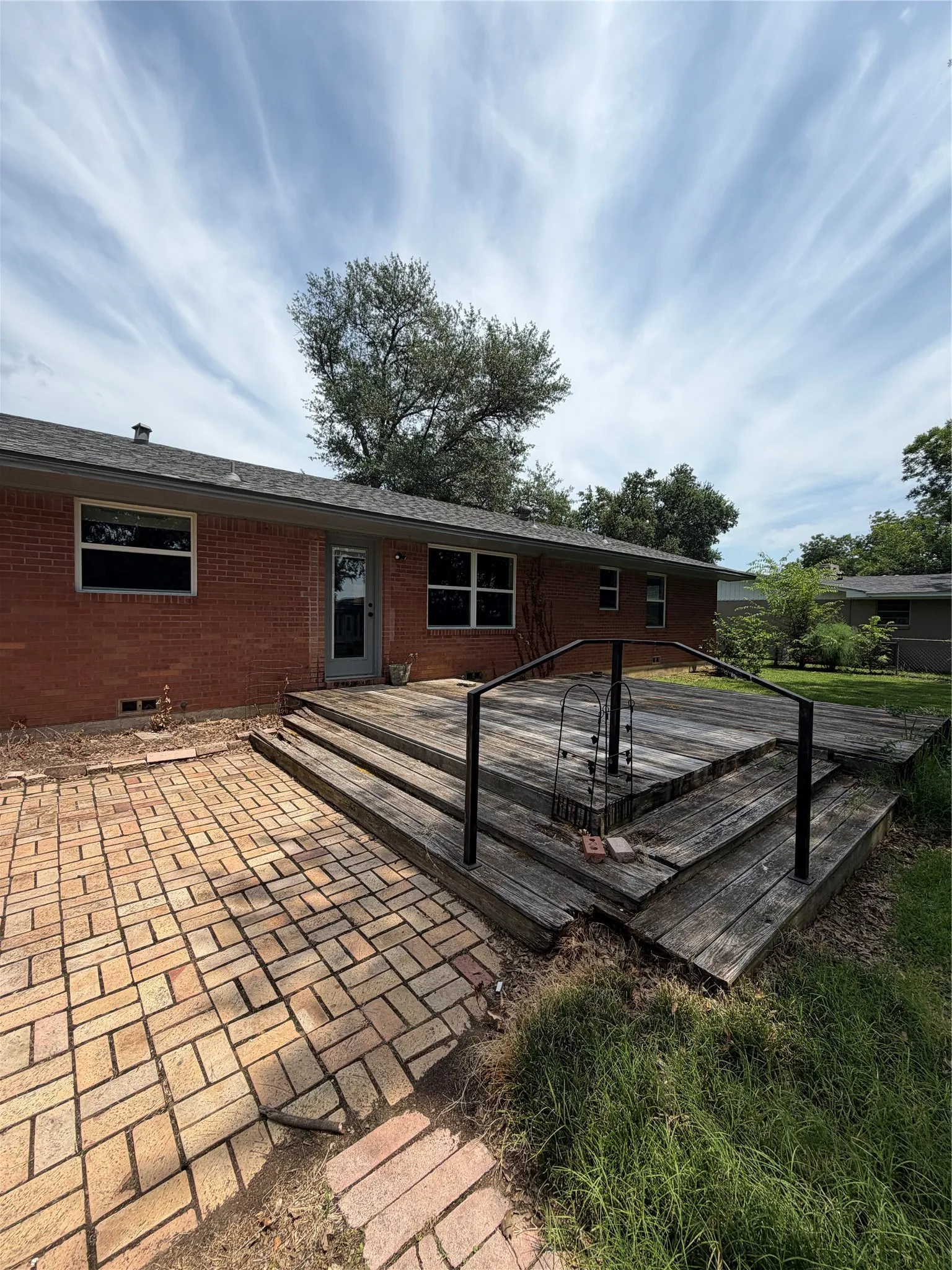 Single Family Residence For Sale in Hopkins County , 1601 San Jacinto Street, Sulphur Springs, Texas 75482, 3 Bedroom, 2 Bathroom, 2 Garage spaces, 1,870 Sqft, built in 1958, mls#21311866, Real Estate Agent in Sulphur Springs, Homes For Sale in Hopkins county, Homes For Sale in Sulphur Springs, Realtor in Sulphur Springs Texas, Real Estate Brokerage Independent Realty Texas, Luminita Cordes Realtor
