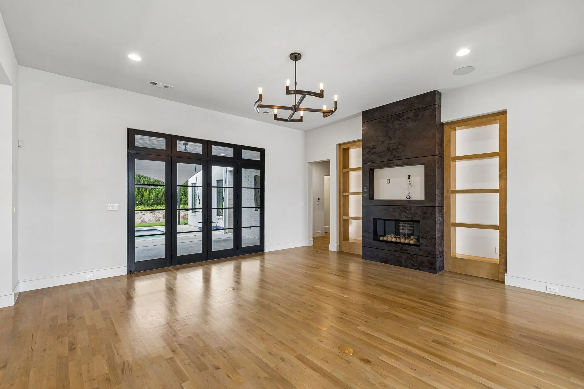 Single Family Residence For Sale in Tarrant County , 8605 Colina Terrace, Benbrook, Texas 76126, 4 Bedroom, 4 Bathroom, 2 Garage spaces, 4,273 Sqft, built in 2018, mls#21312314, Real Estate Agent in Benbrook, Homes For Sale in Tarrant county, Homes For Sale in Benbrook, Realtor in Benbrook Texas, Real Estate Brokerage Independent Realty Texas, Luminita Cordes Realtor