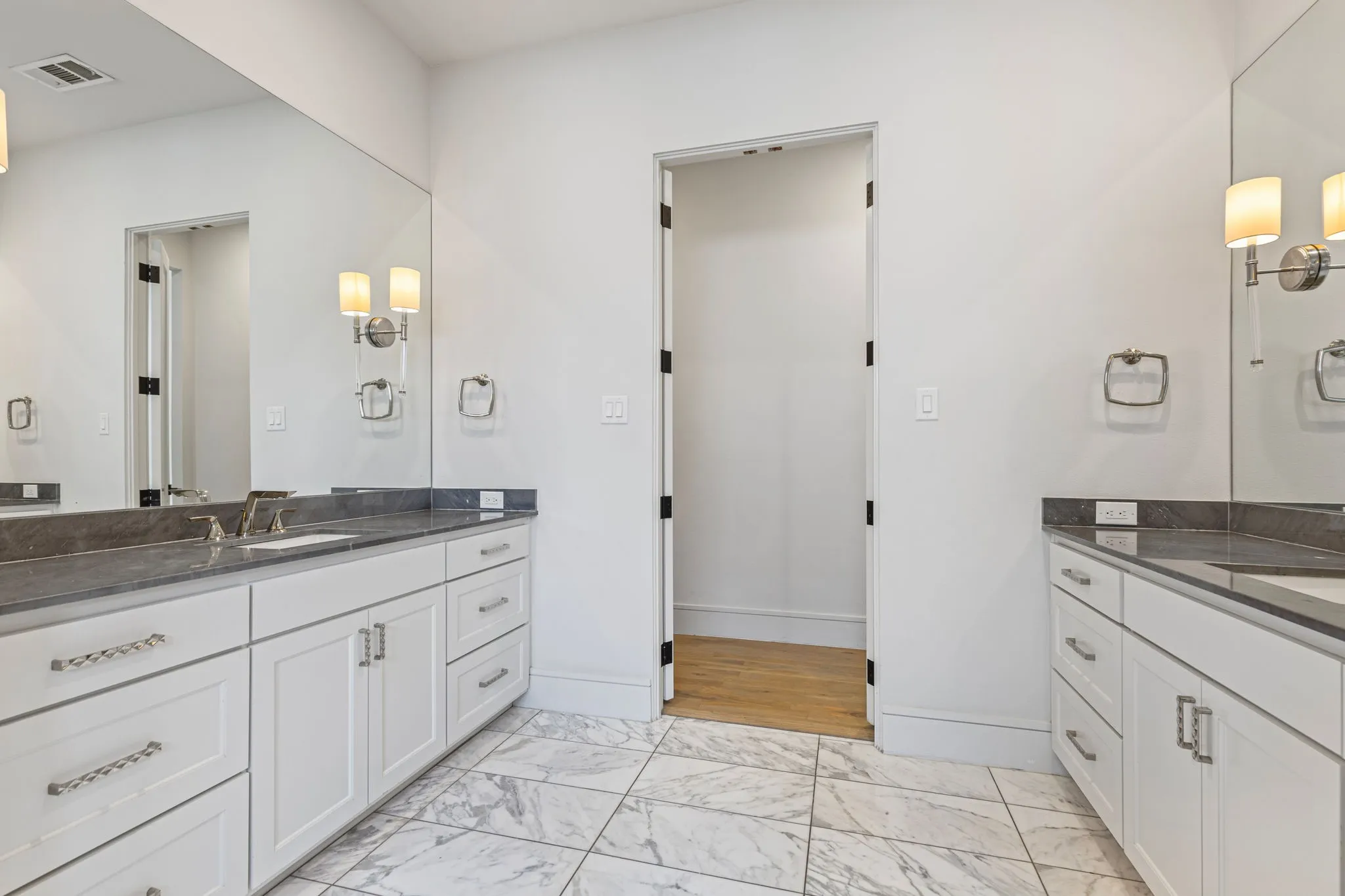 Single Family Residence For Sale in Tarrant County , 8605 Colina Terrace, Benbrook, Texas 76126, 4 Bedroom, 4 Bathroom, 2 Garage spaces, 4,273 Sqft, built in 2018, mls#21312314, Real Estate Agent in Benbrook, Homes For Sale in Tarrant county, Homes For Sale in Benbrook, Realtor in Benbrook Texas, Real Estate Brokerage Independent Realty Texas, Luminita Cordes Realtor