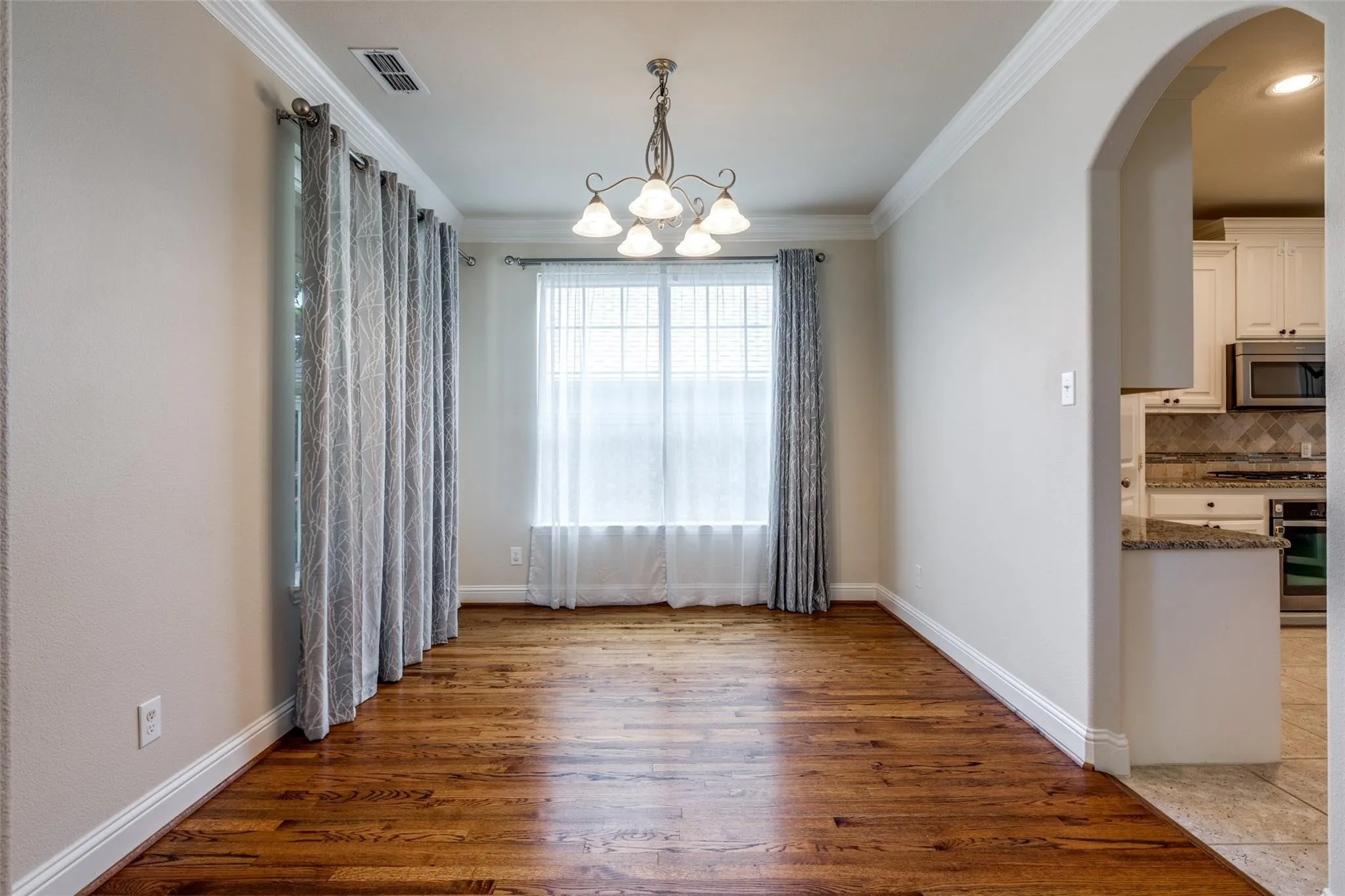 Single Family Residence For Rent in Dallas County , 1829 Breeds Hill Road, Garland, Texas 75040, 4 Bedrooms, 4 Bathrooms, 2 Garage spaces, 2,651 Sqft, built in 2013, Price $3,000, mls#21309632, Real Estate Agent in Garland, Homes For Rent in Dallas county, Homes For Rent in Garland, Realtor in Garland Texas, Real Estate Brokerage Independent Realty Texas, Luminita Cordes Realtor