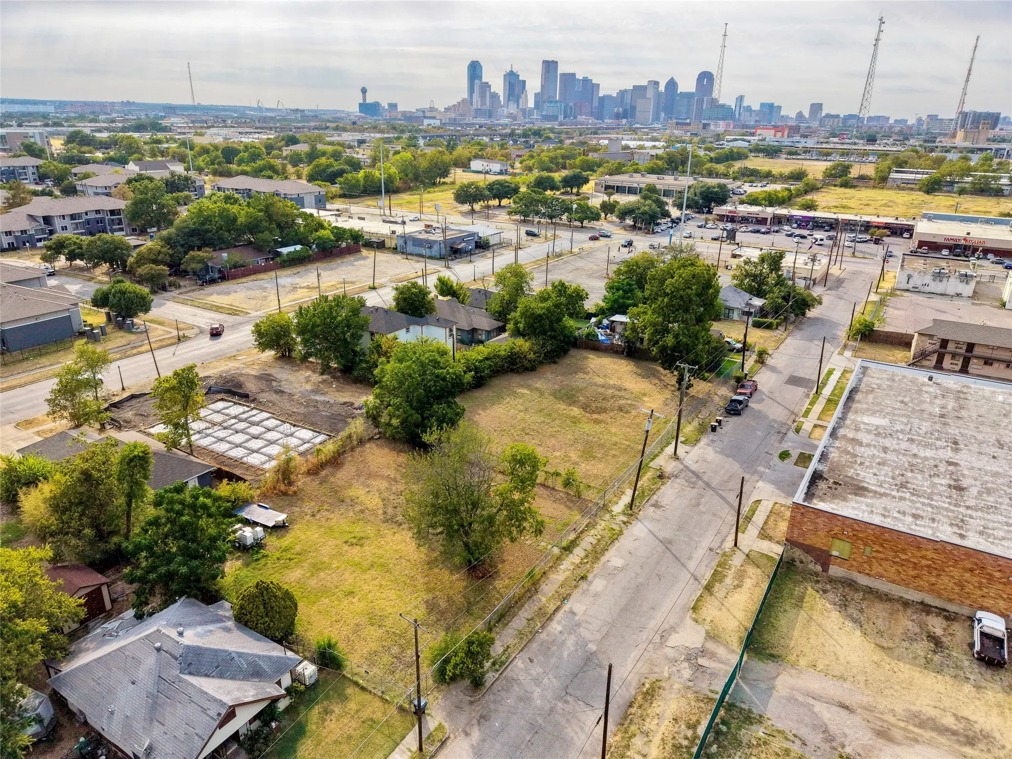 Unimproved Land For Sale in Dallas County , 2801 Medill Street, Dallas, Texas 75215, 0, 0, Garage spaces, 0 Sqft, built in 0, mls#21312065, Real Estate Agent in Dallas, Homes For Sale in Dallas county, Homes For Sale in Dallas, Realtor in Dallas Texas, Real Estate Brokerage Independent Realty Texas, Luminita Cordes Realtor