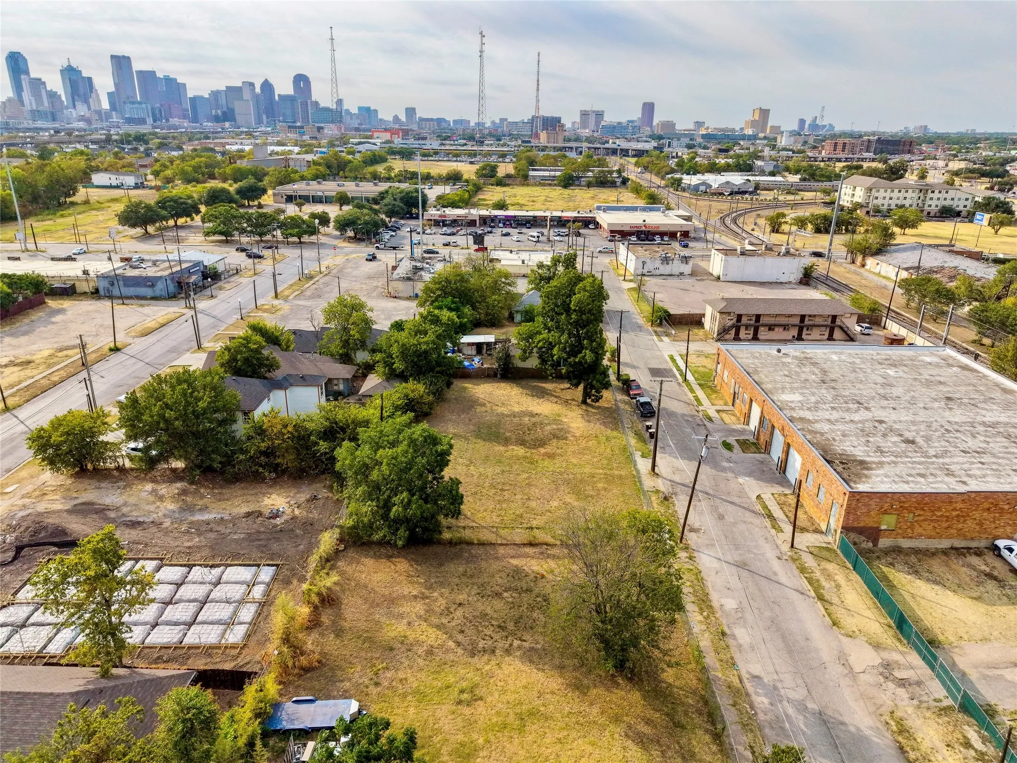 Unimproved Land For Sale in Dallas County , 2801 Medill Street, Dallas, Texas 75215, 0, 0, Garage spaces, 0 Sqft, built in 0, mls#21312065, Real Estate Agent in Dallas, Homes For Sale in Dallas county, Homes For Sale in Dallas, Realtor in Dallas Texas, Real Estate Brokerage Independent Realty Texas, Luminita Cordes Realtor