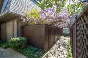 Condominium For Sale in Dallas County , 4112 Bowser Avenue 210, Dallas, Texas 75219, 1 Bedroom, 1 Bathroom, Garage spaces, 625 Sqft, built in 1968, mls#21310622, Real Estate Agent in Dallas, Homes For Sale in Dallas county, Homes For Sale in Dallas, Realtor in Dallas Texas, Real Estate Brokerage Independent Realty Texas, Luminita Cordes Realtor