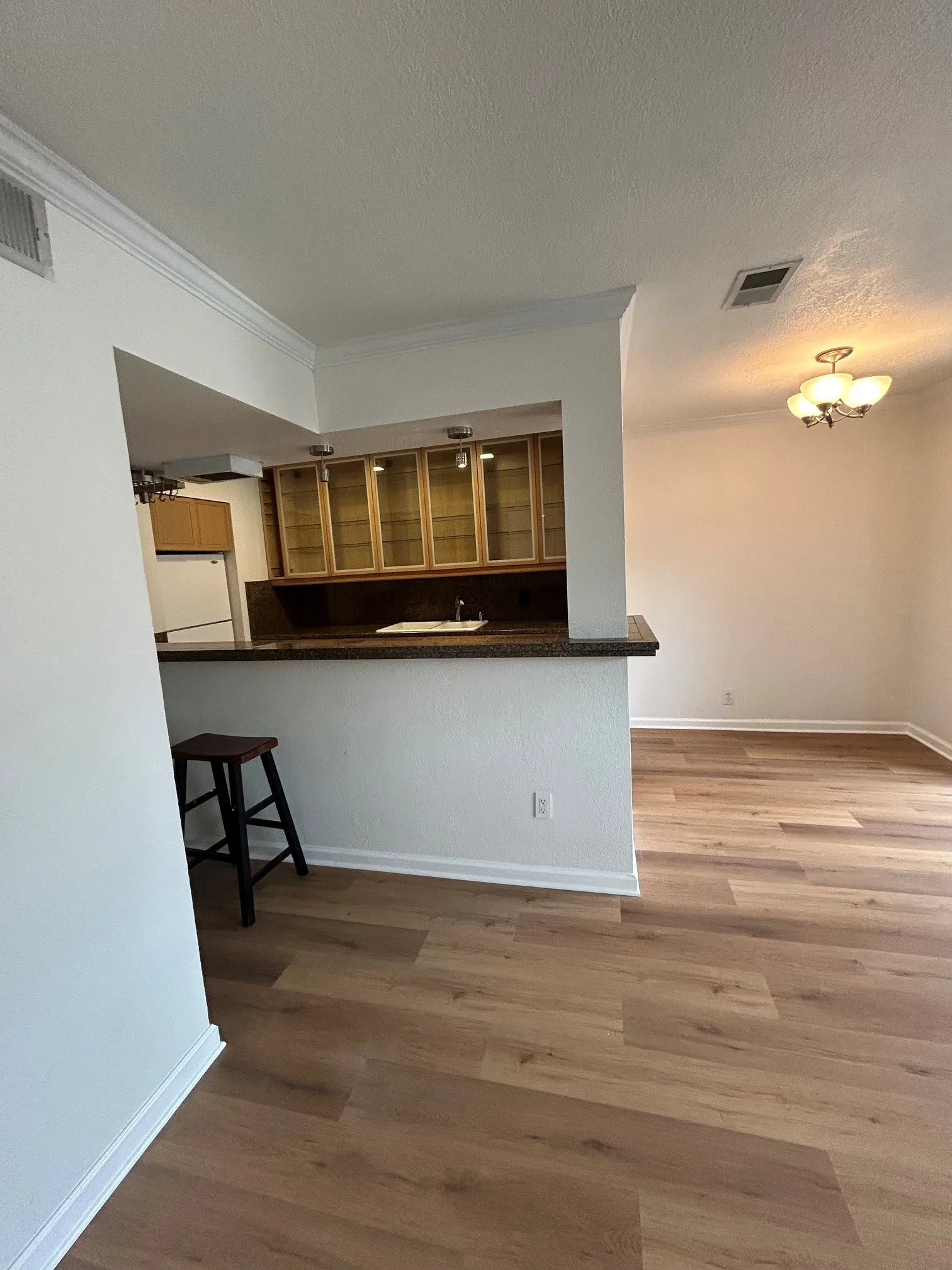 Condominium For Sale in Dallas County , 4112 Bowser Avenue 210, Dallas, Texas 75219, 1 Bedroom, 1 Bathroom, Garage spaces, 625 Sqft, built in 1968, mls#21310622, Real Estate Agent in Dallas, Homes For Sale in Dallas county, Homes For Sale in Dallas, Realtor in Dallas Texas, Real Estate Brokerage Independent Realty Texas, Luminita Cordes Realtor