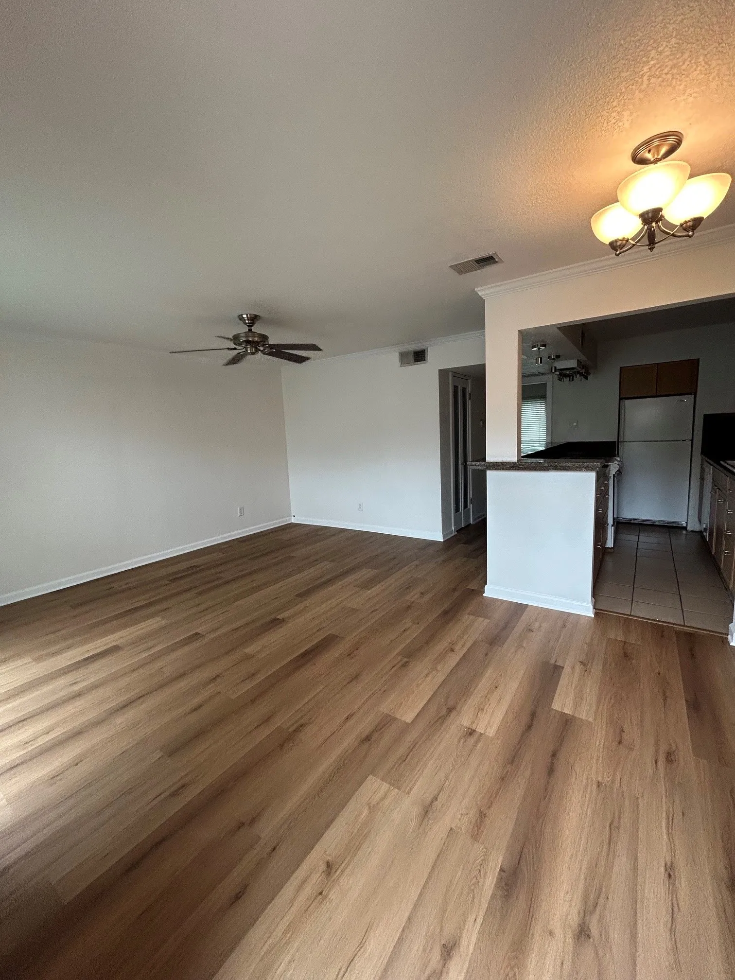 Condominium For Sale in Dallas County , 4112 Bowser Avenue 210, Dallas, Texas 75219, 1 Bedroom, 1 Bathroom, Garage spaces, 625 Sqft, built in 1968, mls#21310622, Real Estate Agent in Dallas, Homes For Sale in Dallas county, Homes For Sale in Dallas, Realtor in Dallas Texas, Real Estate Brokerage Independent Realty Texas, Luminita Cordes Realtor