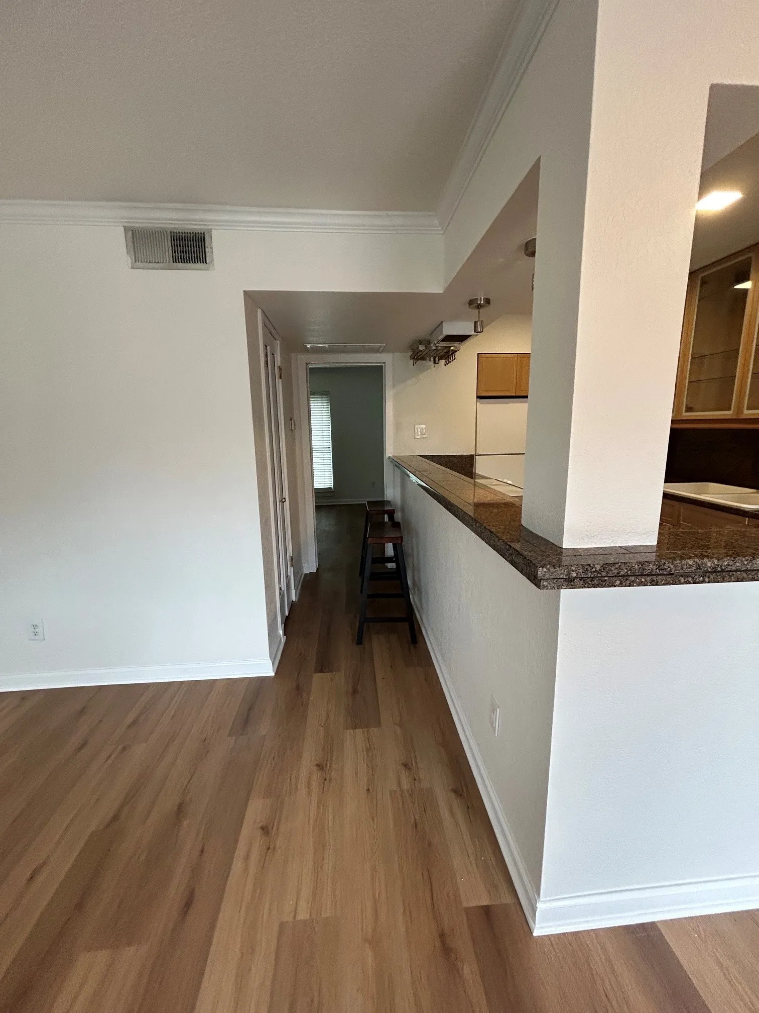 Condominium For Sale in Dallas County , 4112 Bowser Avenue 210, Dallas, Texas 75219, 1 Bedroom, 1 Bathroom, Garage spaces, 625 Sqft, built in 1968, mls#21310622, Real Estate Agent in Dallas, Homes For Sale in Dallas county, Homes For Sale in Dallas, Realtor in Dallas Texas, Real Estate Brokerage Independent Realty Texas, Luminita Cordes Realtor