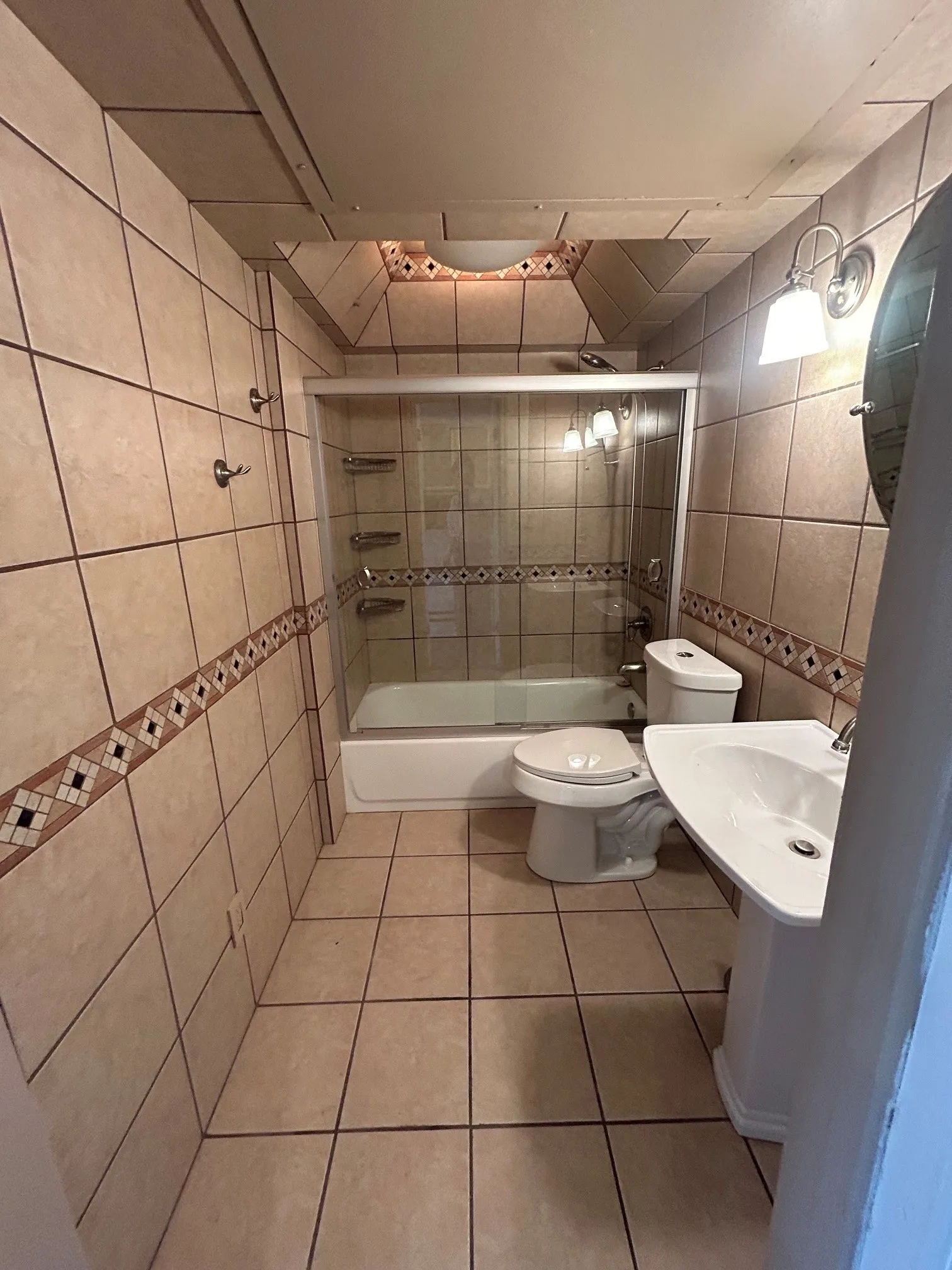 Condominium For Sale in Dallas County , 4112 Bowser Avenue 210, Dallas, Texas 75219, 1 Bedroom, 1 Bathroom, Garage spaces, 625 Sqft, built in 1968, mls#21310622, Real Estate Agent in Dallas, Homes For Sale in Dallas county, Homes For Sale in Dallas, Realtor in Dallas Texas, Real Estate Brokerage Independent Realty Texas, Luminita Cordes Realtor
