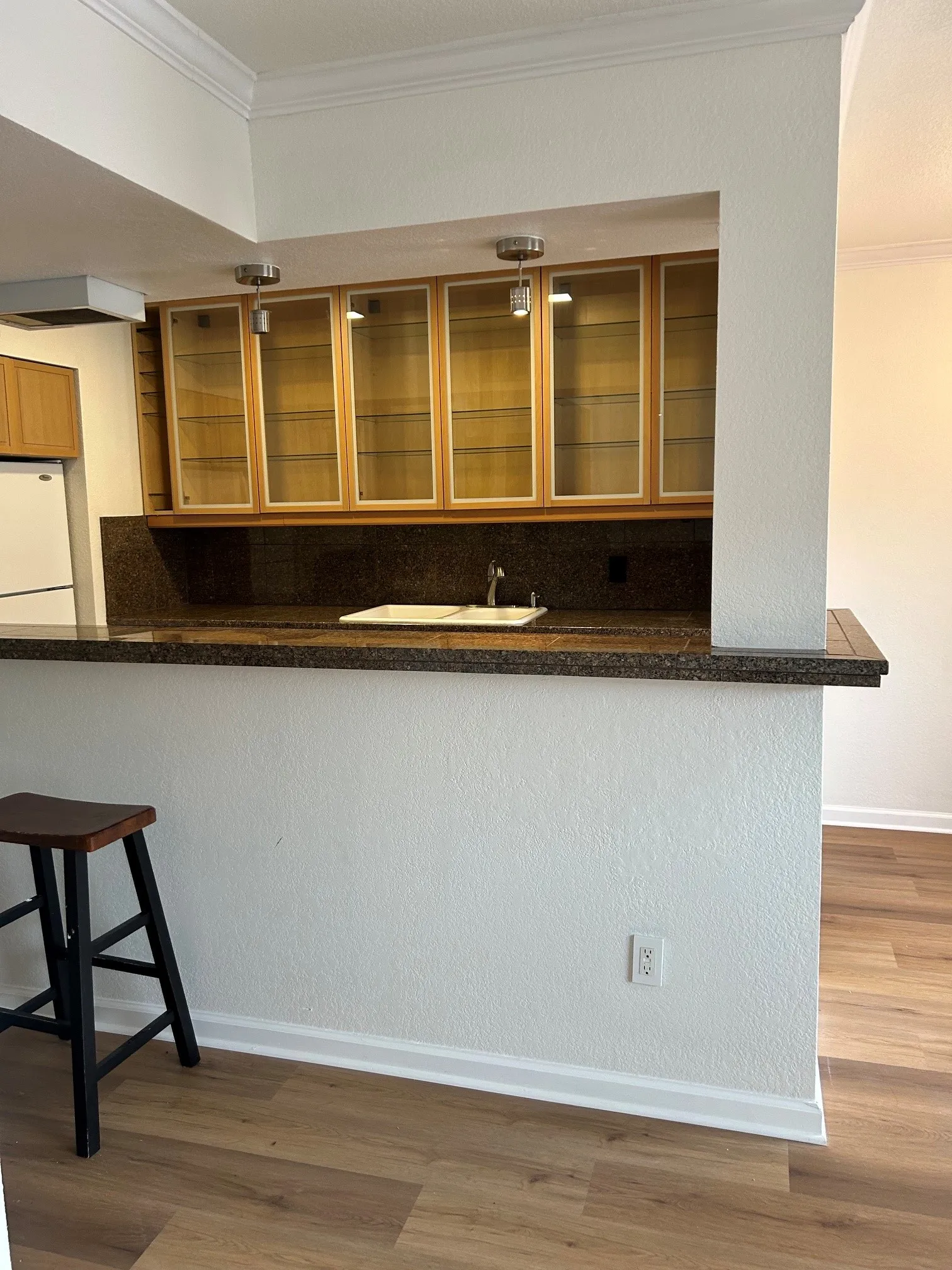 Condominium For Sale in Dallas County , 4112 Bowser Avenue 210, Dallas, Texas 75219, 1 Bedroom, 1 Bathroom, Garage spaces, 625 Sqft, built in 1968, mls#21310622, Real Estate Agent in Dallas, Homes For Sale in Dallas county, Homes For Sale in Dallas, Realtor in Dallas Texas, Real Estate Brokerage Independent Realty Texas, Luminita Cordes Realtor