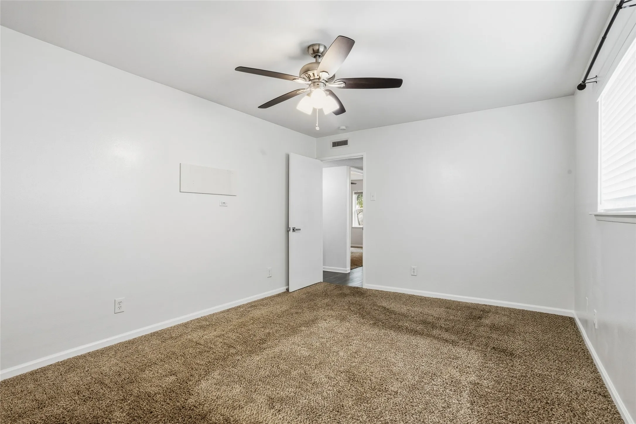 Single Family Residence For Sale in Denton County , 1113 Winterwood Drive, Lewisville, Texas 75067, 3 Bedroom, 2 Bathroom, 2 Garage spaces, 1,584 Sqft, built in 1970, mls#21312854, Real Estate Agent in Lewisville, Homes For Sale in Denton county, Homes For Sale in Lewisville, Realtor in Lewisville Texas, Real Estate Brokerage Independent Realty Texas, Luminita Cordes Realtor