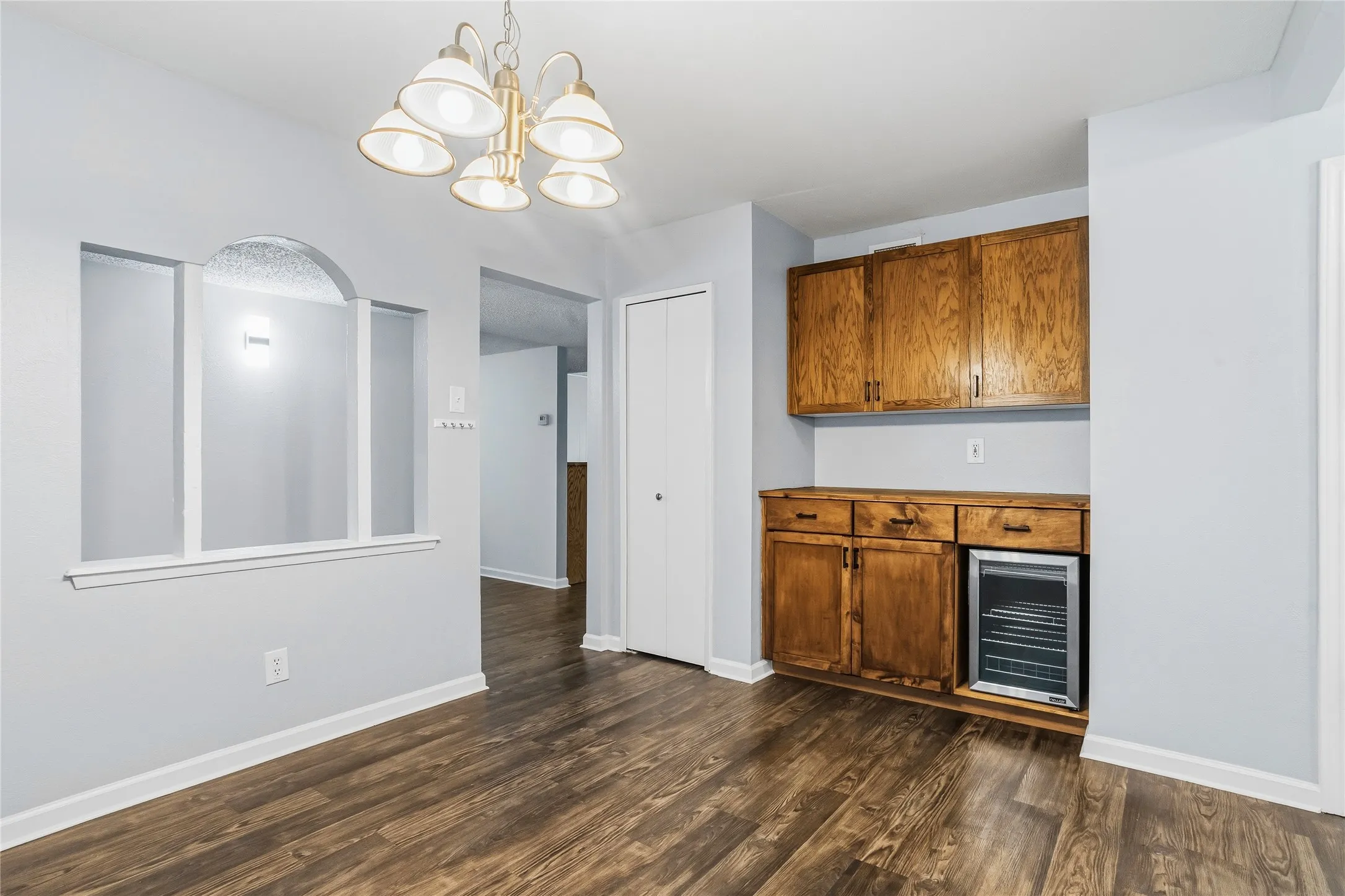 Single Family Residence For Sale in Denton County , 1113 Winterwood Drive, Lewisville, Texas 75067, 3 Bedroom, 2 Bathroom, 2 Garage spaces, 1,584 Sqft, built in 1970, mls#21312854, Real Estate Agent in Lewisville, Homes For Sale in Denton county, Homes For Sale in Lewisville, Realtor in Lewisville Texas, Real Estate Brokerage Independent Realty Texas, Luminita Cordes Realtor