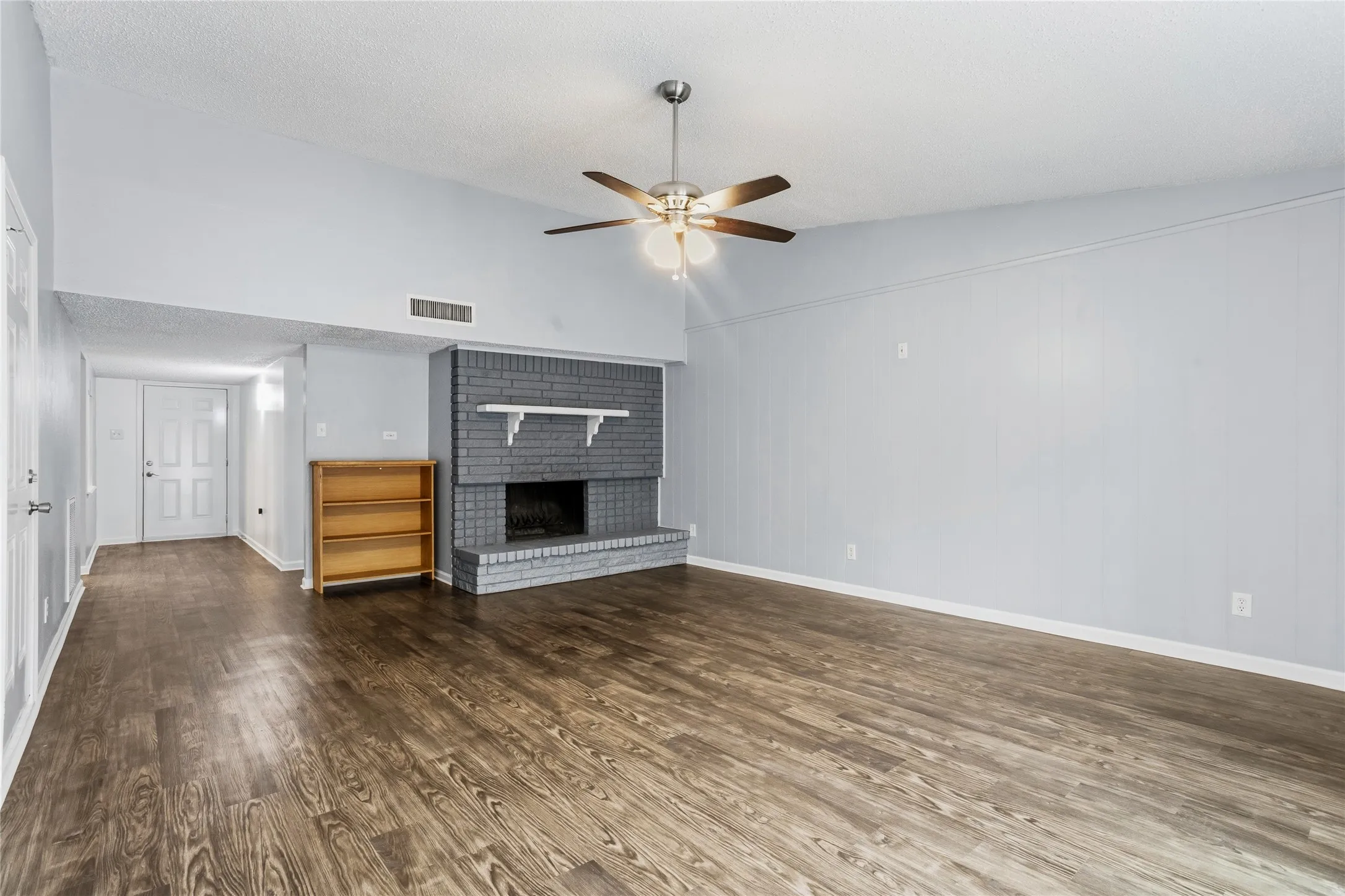 Single Family Residence For Sale in Denton County , 1113 Winterwood Drive, Lewisville, Texas 75067, 3 Bedroom, 2 Bathroom, 2 Garage spaces, 1,584 Sqft, built in 1970, mls#21312854, Real Estate Agent in Lewisville, Homes For Sale in Denton county, Homes For Sale in Lewisville, Realtor in Lewisville Texas, Real Estate Brokerage Independent Realty Texas, Luminita Cordes Realtor