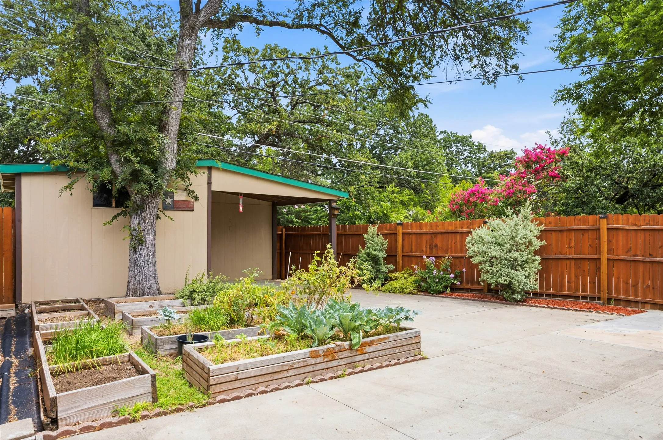 Single Family Residence For Sale in Denton County , 1113 Winterwood Drive, Lewisville, Texas 75067, 3 Bedroom, 2 Bathroom, 2 Garage spaces, 1,584 Sqft, built in 1970, mls#21312854, Real Estate Agent in Lewisville, Homes For Sale in Denton county, Homes For Sale in Lewisville, Realtor in Lewisville Texas, Real Estate Brokerage Independent Realty Texas, Luminita Cordes Realtor