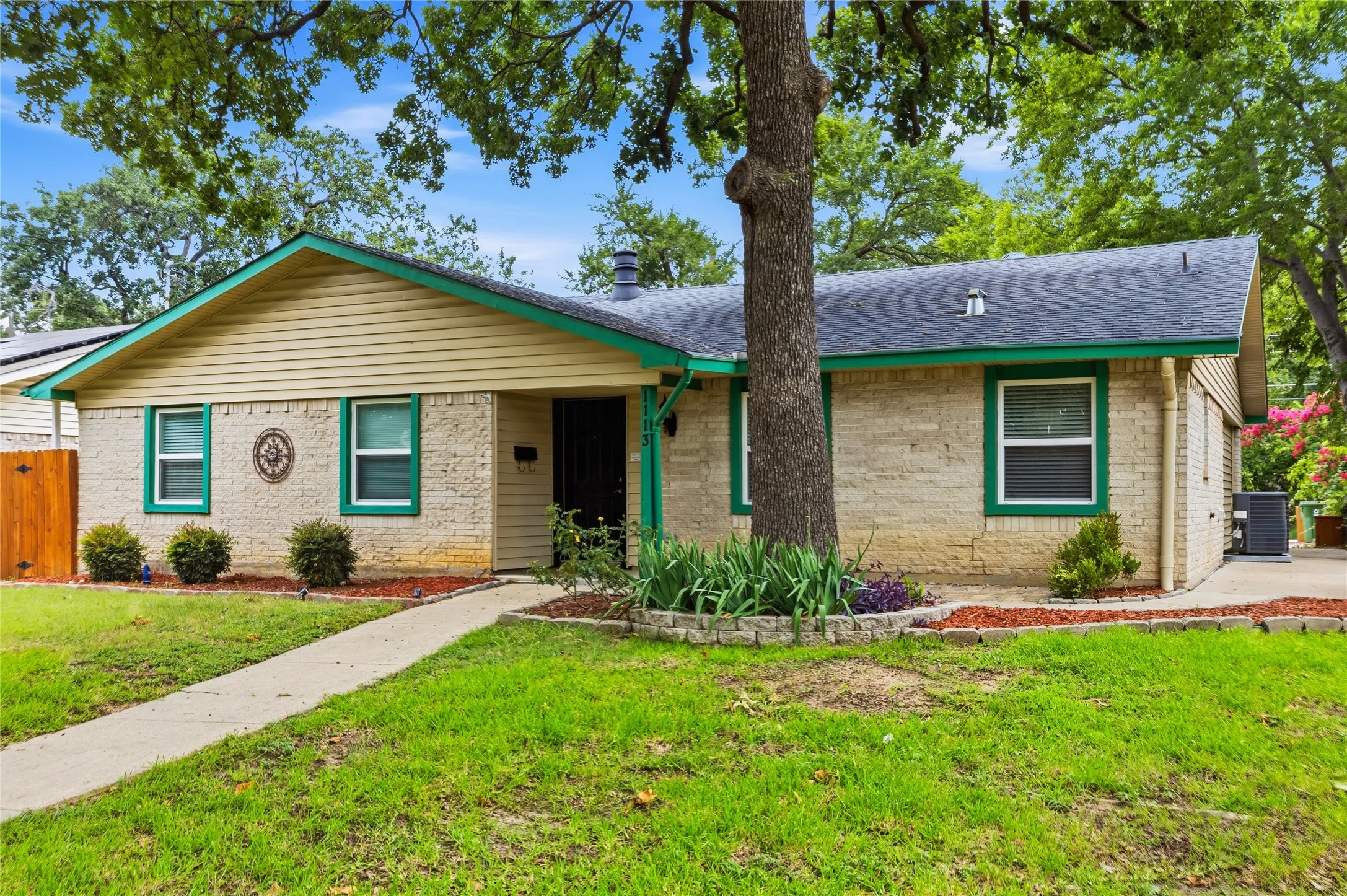 Single Family Residence For Sale in Denton County , 1113 Winterwood Drive, Lewisville, Texas 75067, 3 Bedroom, 2 Bathroom, 2 Garage spaces, 1,584 Sqft, built in 1970, mls#21312854, Real Estate Agent in Lewisville, Homes For Sale in Denton county, Homes For Sale in Lewisville, Realtor in Lewisville Texas, Real Estate Brokerage Independent Realty Texas, Luminita Cordes Realtor