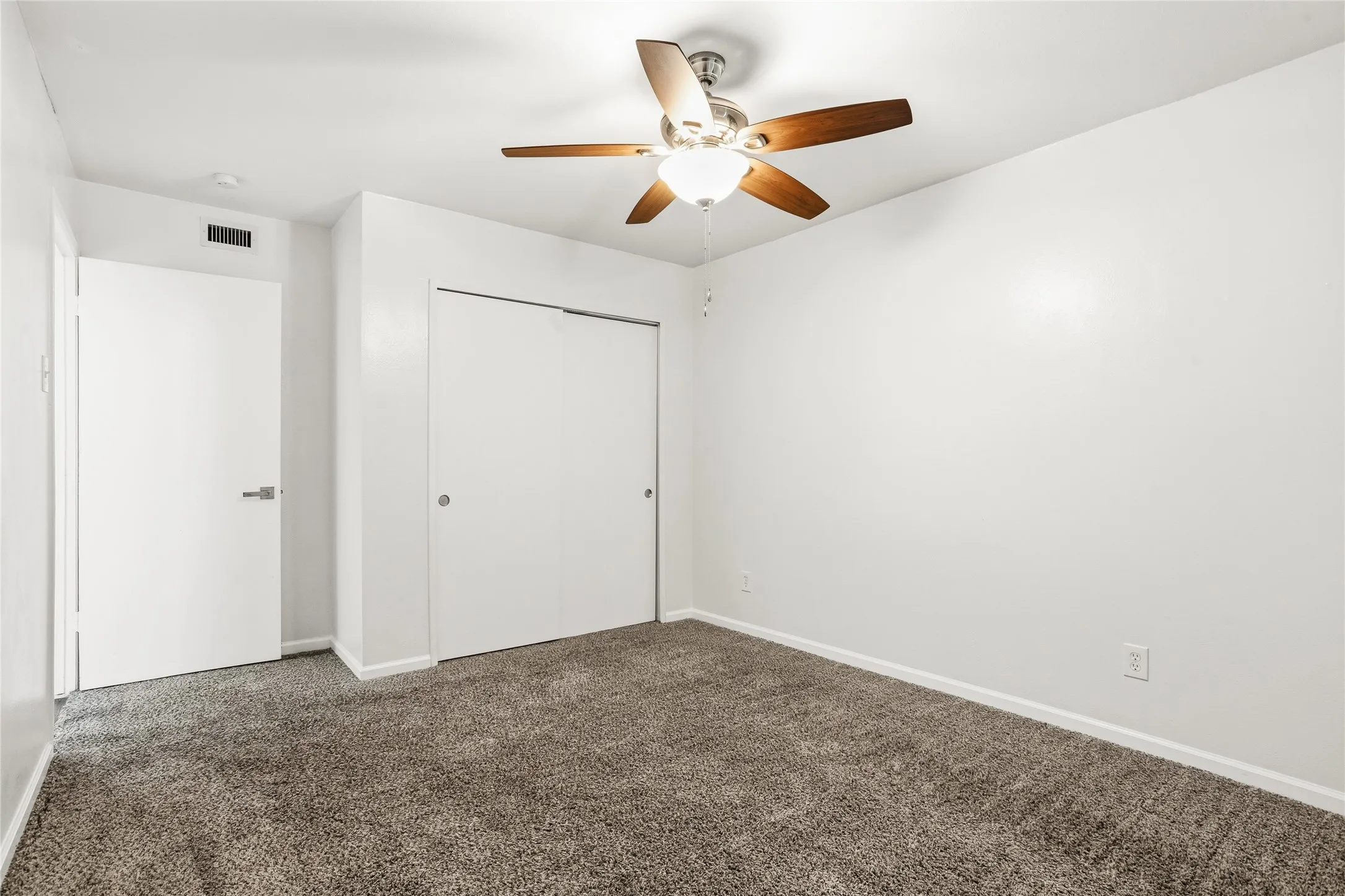 Single Family Residence For Sale in Denton County , 1113 Winterwood Drive, Lewisville, Texas 75067, 3 Bedroom, 2 Bathroom, 2 Garage spaces, 1,584 Sqft, built in 1970, mls#21312854, Real Estate Agent in Lewisville, Homes For Sale in Denton county, Homes For Sale in Lewisville, Realtor in Lewisville Texas, Real Estate Brokerage Independent Realty Texas, Luminita Cordes Realtor