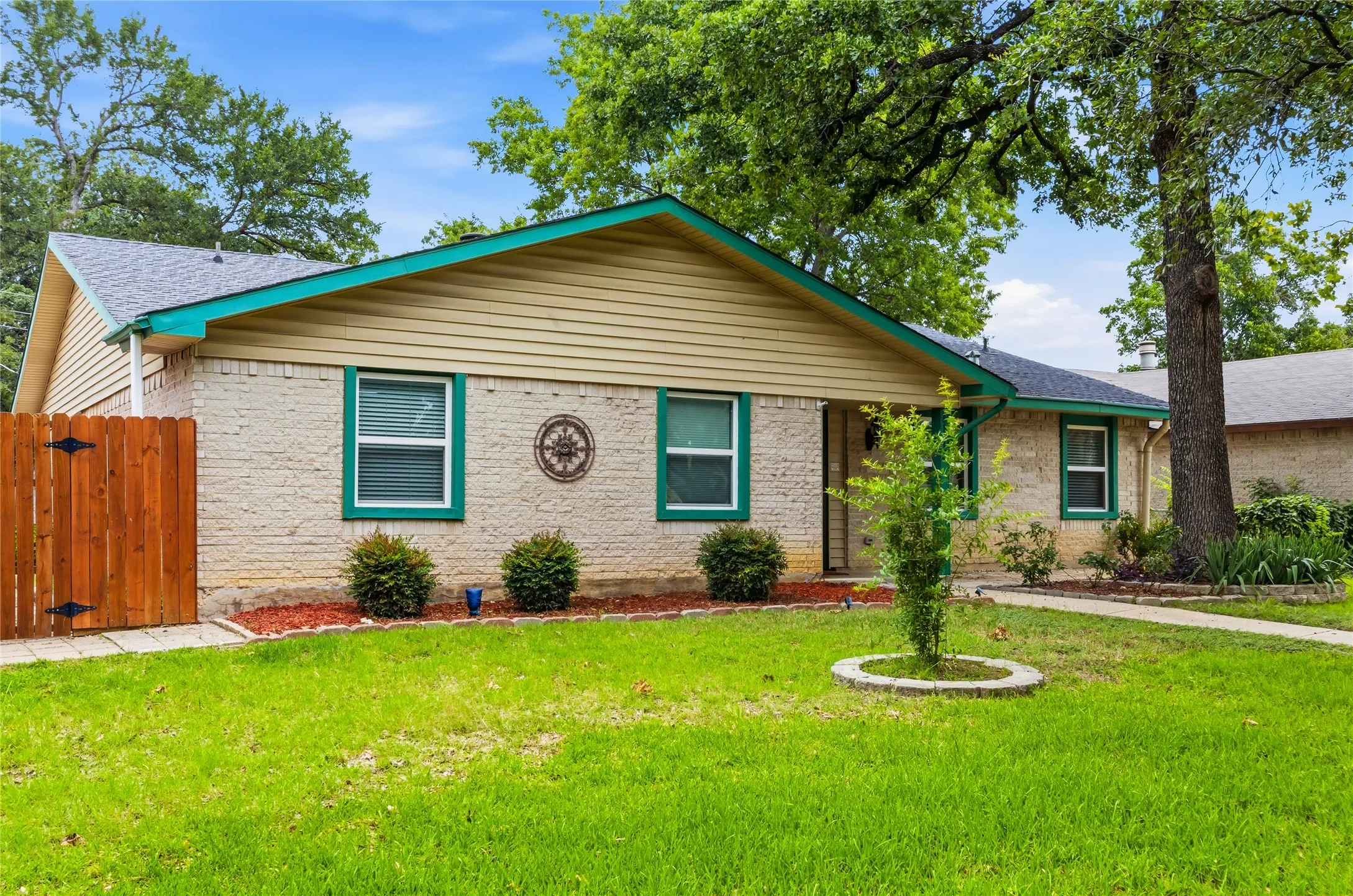Single Family Residence For Sale in Denton County , 1113 Winterwood Drive, Lewisville, Texas 75067, 3 Bedroom, 2 Bathroom, 2 Garage spaces, 1,584 Sqft, built in 1970, mls#21312854, Real Estate Agent in Lewisville, Homes For Sale in Denton county, Homes For Sale in Lewisville, Realtor in Lewisville Texas, Real Estate Brokerage Independent Realty Texas, Luminita Cordes Realtor