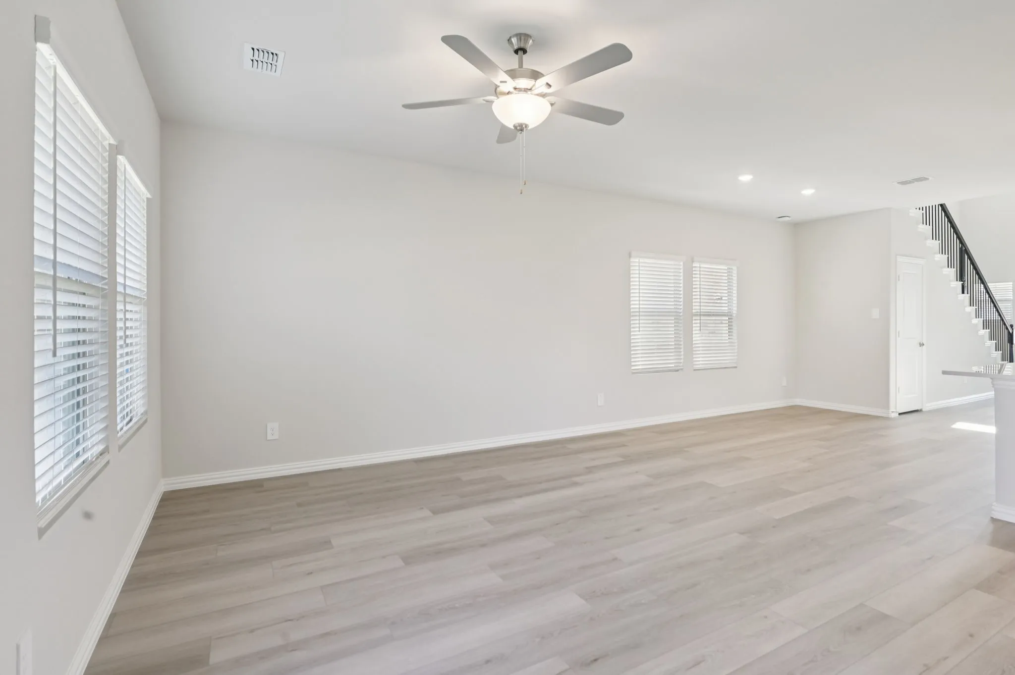  Photo is not of the actual home, but is an inspirational photo of builder’s model home and may depict options, furnishings, and/or decorator features that are not included.

