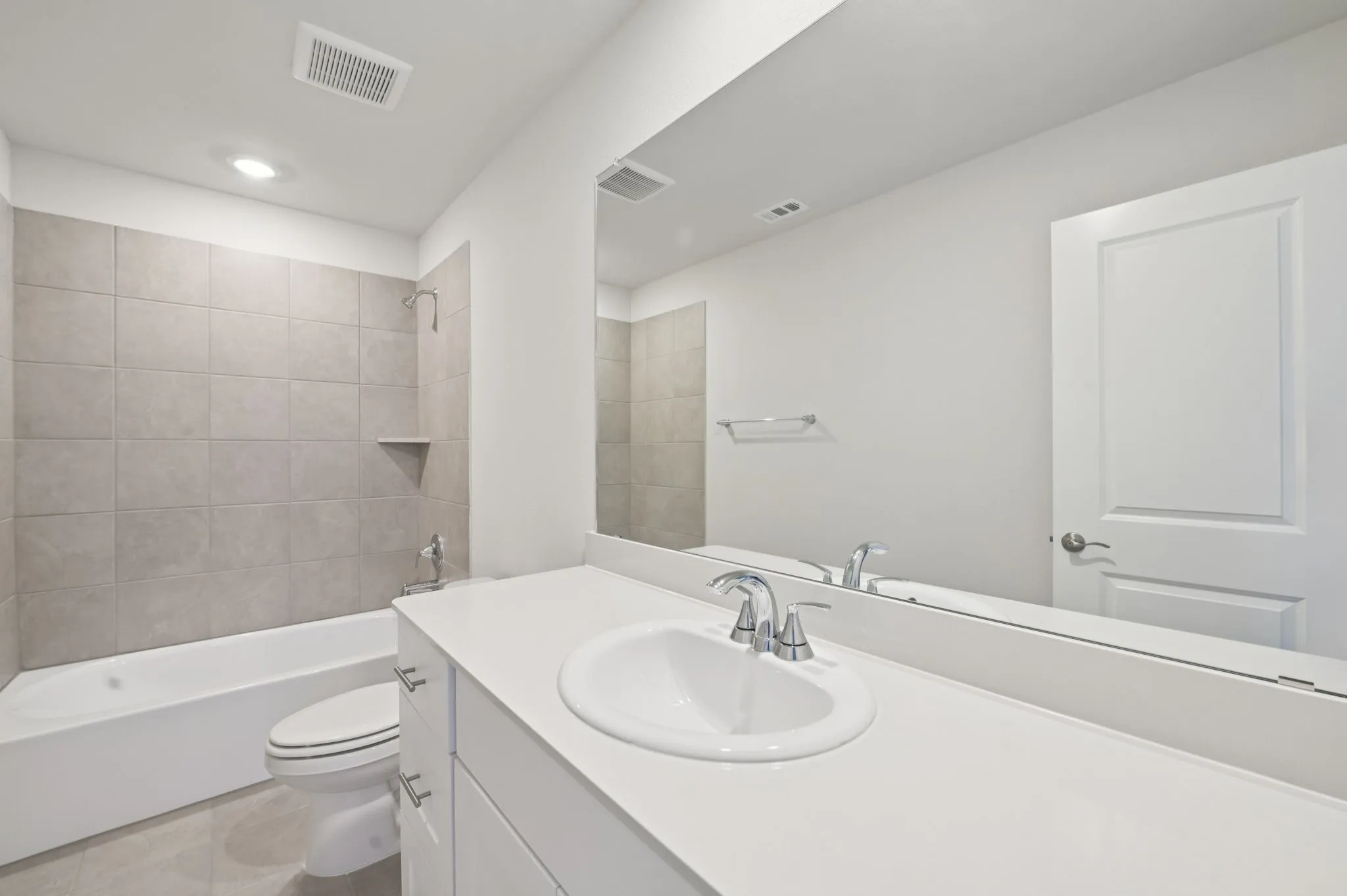  Photo is not of the actual home, but is an inspirational photo of builder’s model home and may depict options, furnishings, and/or decorator features that are not included.
