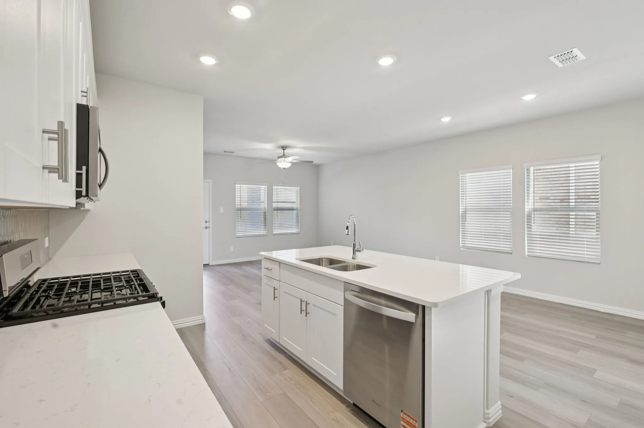  Photo is not of the actual home, but is an inspirational photo of builder’s model home and may depict options, furnishings, and/or decorator features that are not included.
