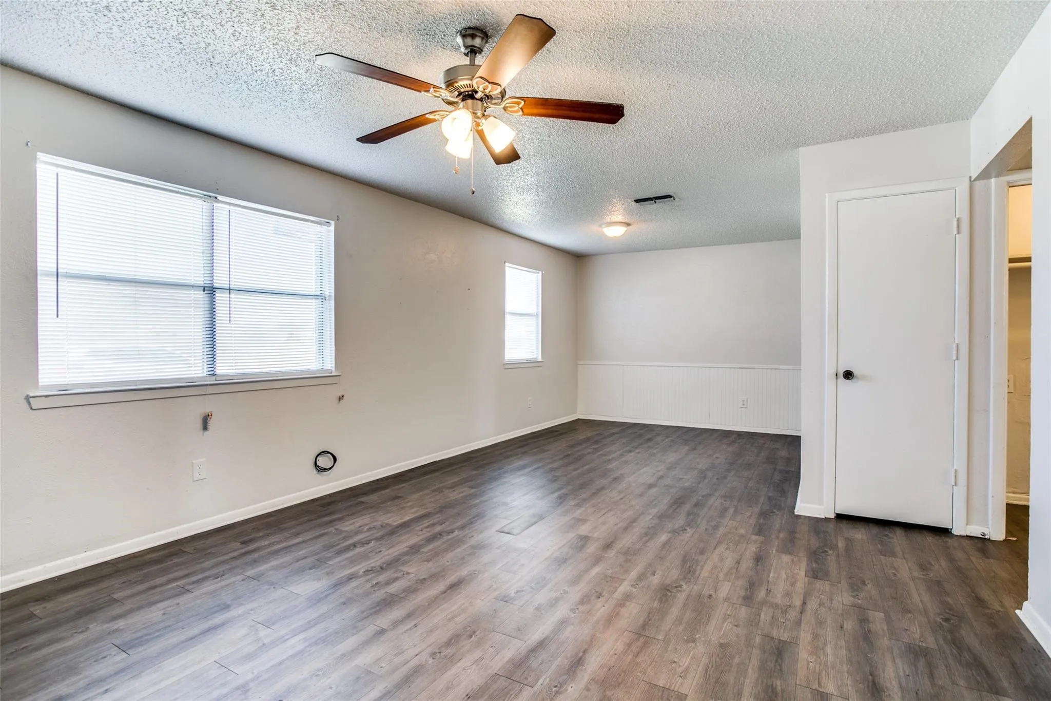 Single Family Residence For Rent in Tarrant County , 105 Peach Street A, Crowley, Texas 76036, 2 Bedroom, 1 Bathroom, 2 Garage spaces, 968 Sqft, built in 1980, mls#21312872, Real Estate Agent in Crowley, Homes For Rent in Tarrant county, Homes For Rent in Crowley, Realtor in Crowley Texas, Real Estate Brokerage Independent Realty Texas, Luminita Cordes Realtor