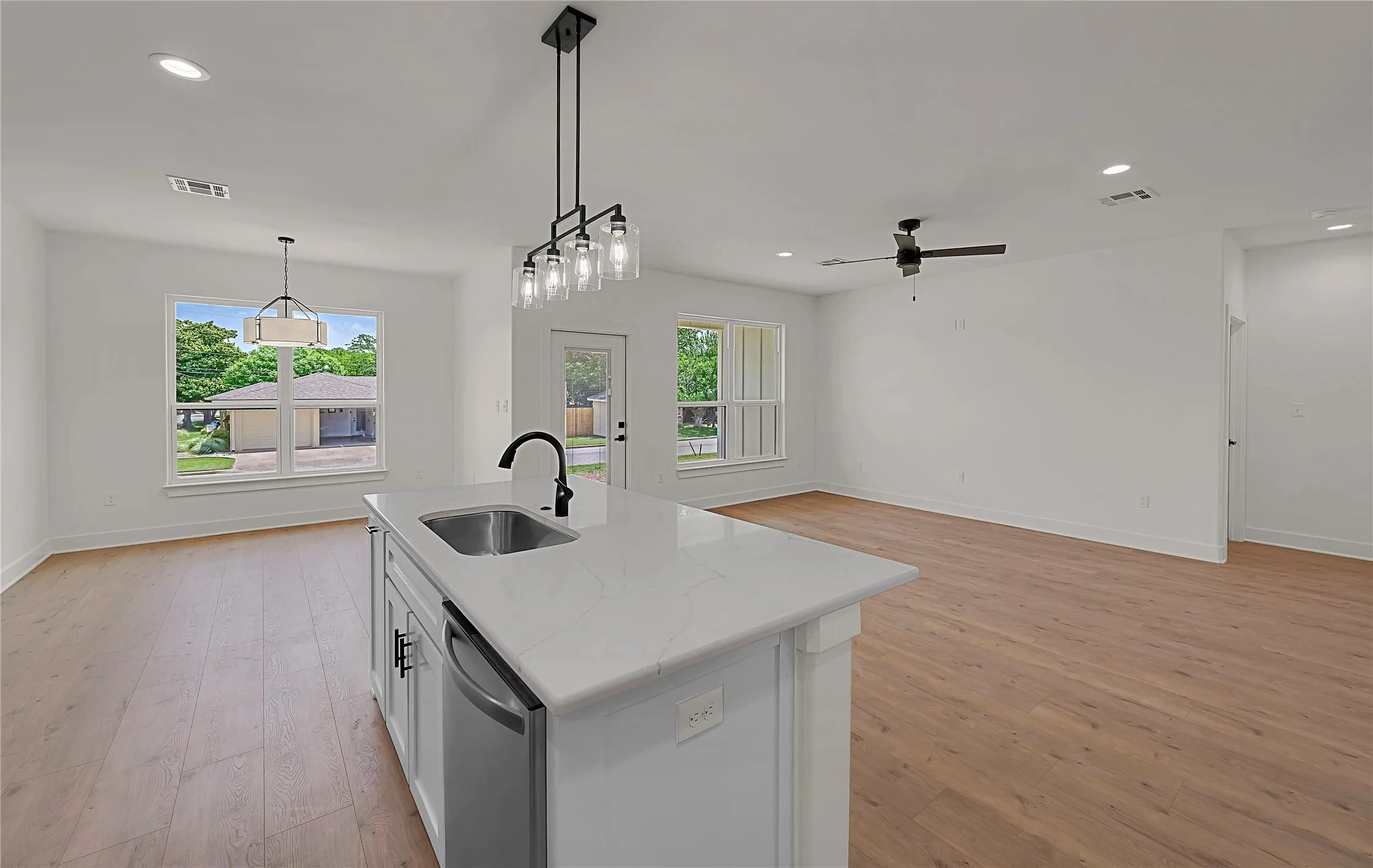 Single Family Residence For Sale in Bosque County , 806 S Avenue Q, Clifton, Texas 76634, 3 Bedroom, 2 Bathroom, 2 Garage spaces, 1,500 Sqft, built in 2026, mls#21312778, Real Estate Agent in Clifton, Homes For Sale in Bosque county, Homes For Sale in Clifton, Realtor in Clifton Texas, Real Estate Brokerage Independent Realty Texas, Luminita Cordes Realtor
