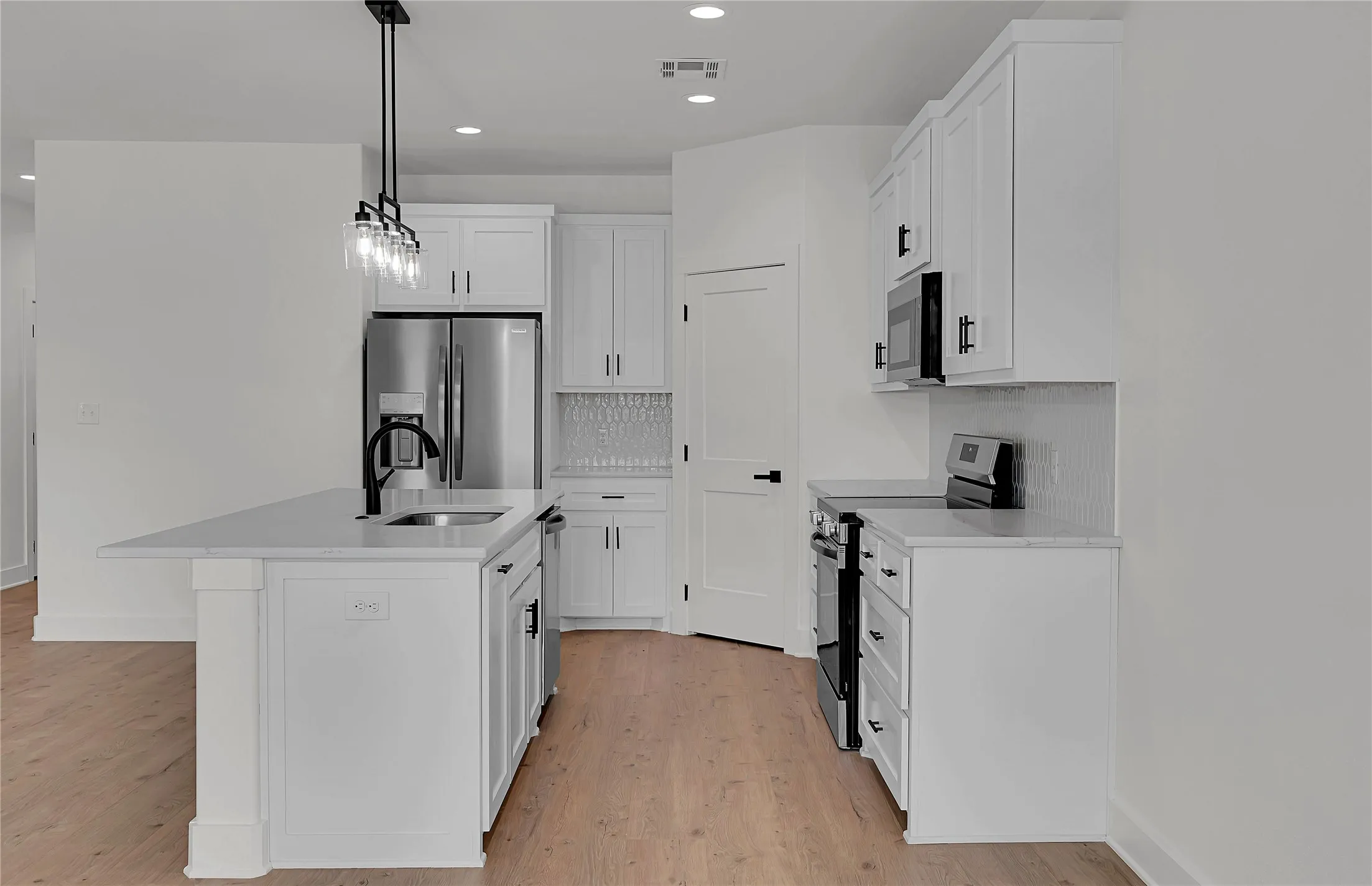 Single Family Residence For Sale in Bosque County , 806 S Avenue Q, Clifton, Texas 76634, 3 Bedroom, 2 Bathroom, 2 Garage spaces, 1,500 Sqft, built in 2026, mls#21312778, Real Estate Agent in Clifton, Homes For Sale in Bosque county, Homes For Sale in Clifton, Realtor in Clifton Texas, Real Estate Brokerage Independent Realty Texas, Luminita Cordes Realtor