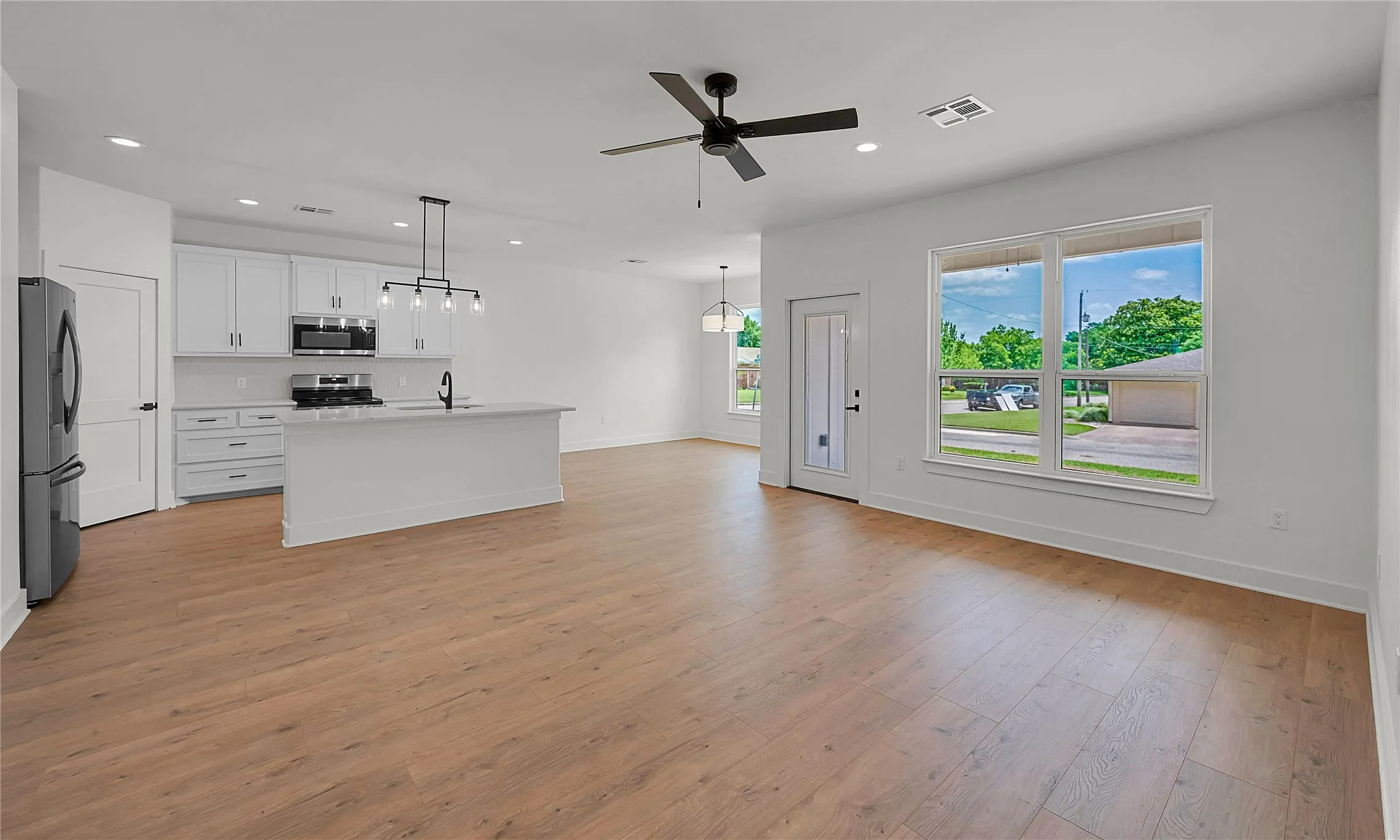 Single Family Residence For Sale in Bosque County , 806 S Avenue Q, Clifton, Texas 76634, 3 Bedroom, 2 Bathroom, 2 Garage spaces, 1,500 Sqft, built in 2026, mls#21312778, Real Estate Agent in Clifton, Homes For Sale in Bosque county, Homes For Sale in Clifton, Realtor in Clifton Texas, Real Estate Brokerage Independent Realty Texas, Luminita Cordes Realtor