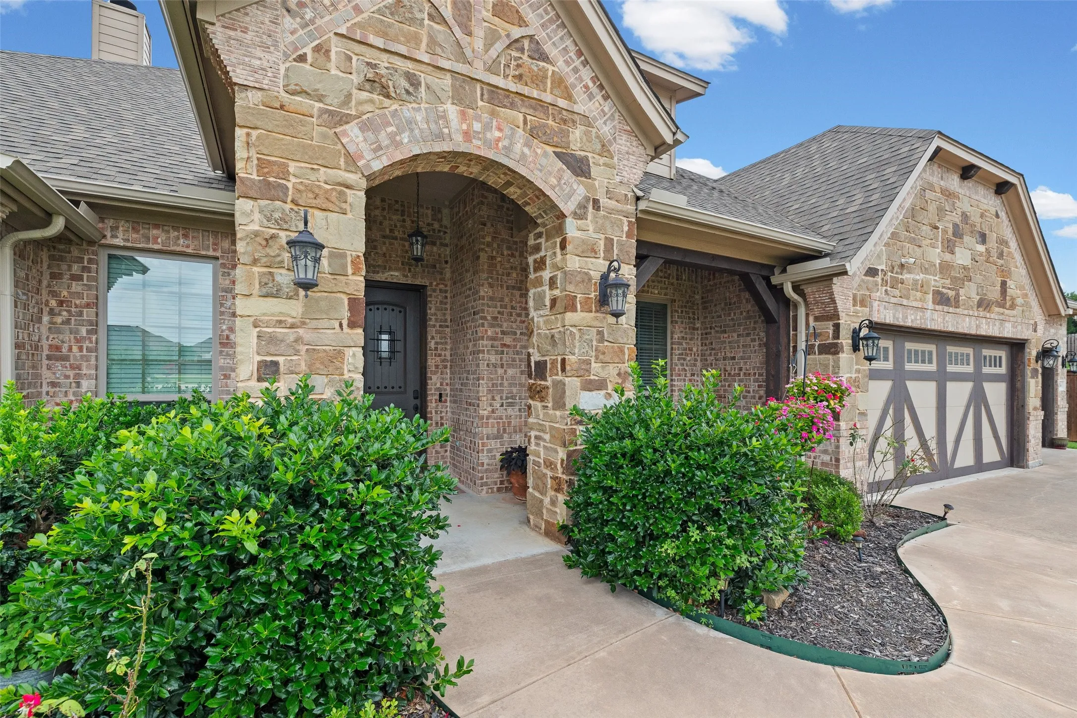 Single Family Residence For Sale in Parker County , 104 Lagrange Court, Weatherford, Texas 76088, 4 Bedroom, 3 Bathroom, 3 Garage spaces, 2,589 Sqft, built in 2018, mls#21312805, Real Estate Agent in Weatherford, Homes For Sale in Parker county, Homes For Sale in Weatherford, Realtor in Weatherford Texas, Real Estate Brokerage Independent Realty Texas, Luminita Cordes Realtor