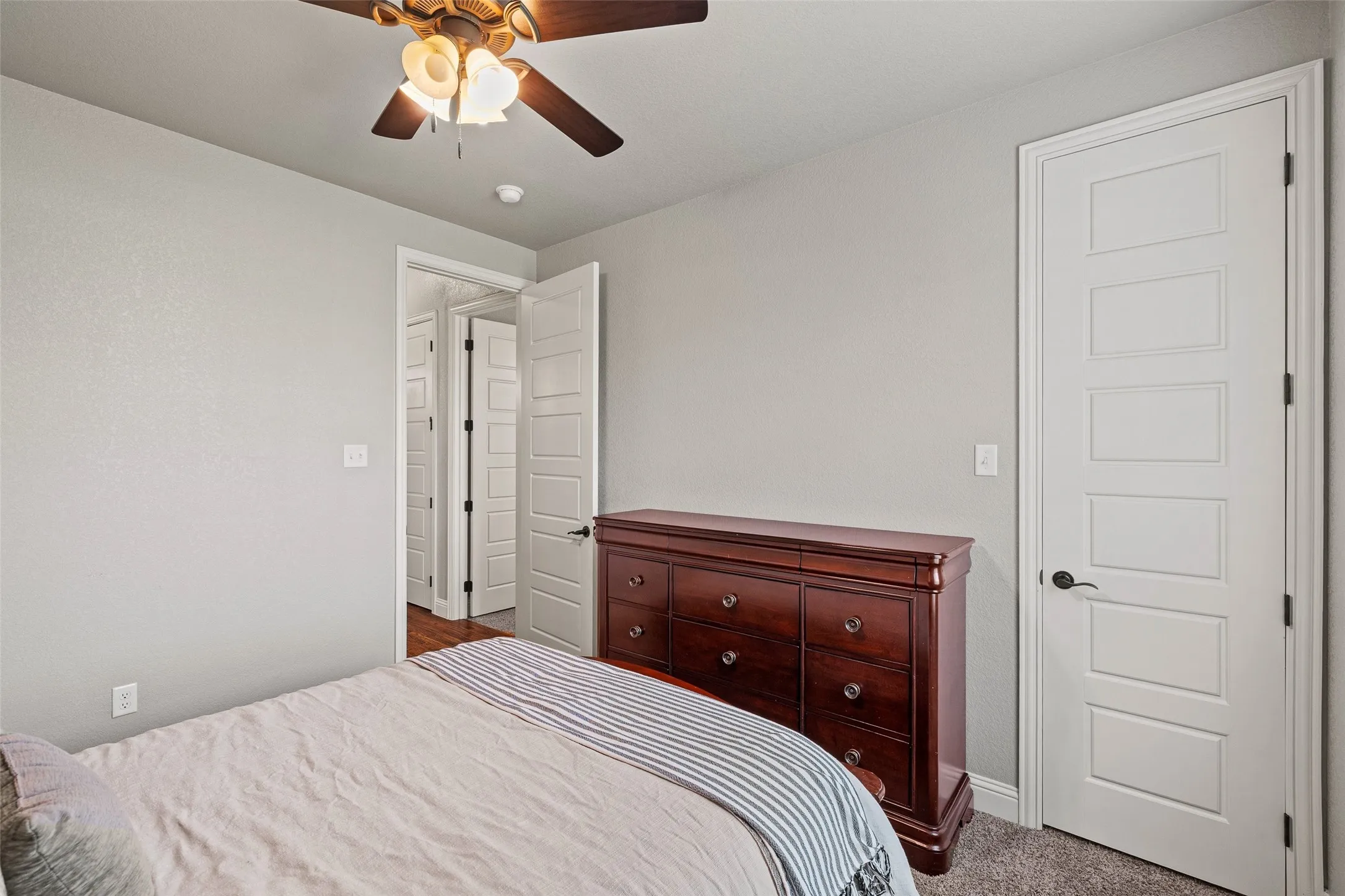 Single Family Residence For Sale in Parker County , 104 Lagrange Court, Weatherford, Texas 76088, 4 Bedroom, 3 Bathroom, 3 Garage spaces, 2,589 Sqft, built in 2018, mls#21312805, Real Estate Agent in Weatherford, Homes For Sale in Parker county, Homes For Sale in Weatherford, Realtor in Weatherford Texas, Real Estate Brokerage Independent Realty Texas, Luminita Cordes Realtor