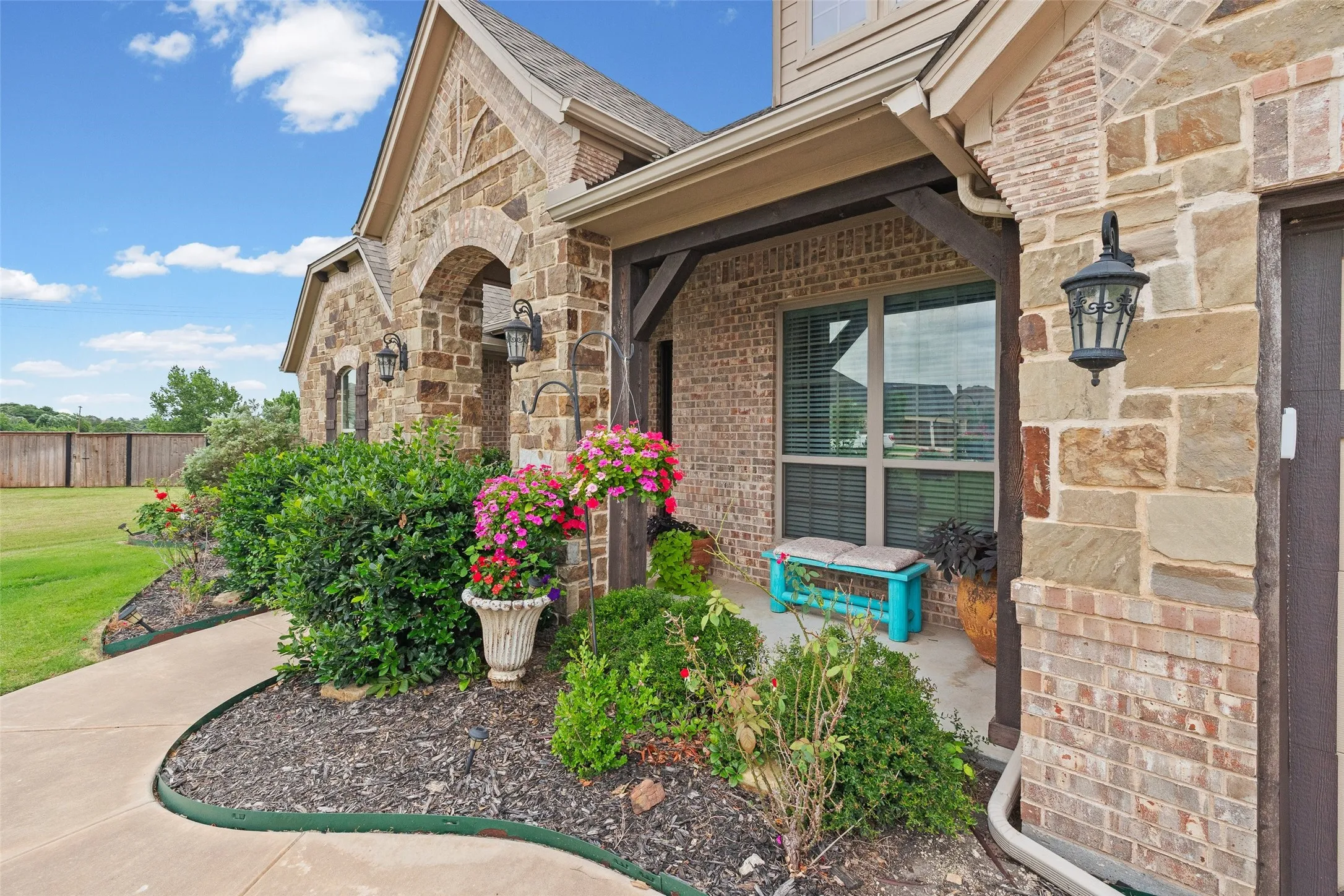 Single Family Residence For Sale in Parker County , 104 Lagrange Court, Weatherford, Texas 76088, 4 Bedroom, 3 Bathroom, 3 Garage spaces, 2,589 Sqft, built in 2018, mls#21312805, Real Estate Agent in Weatherford, Homes For Sale in Parker county, Homes For Sale in Weatherford, Realtor in Weatherford Texas, Real Estate Brokerage Independent Realty Texas, Luminita Cordes Realtor