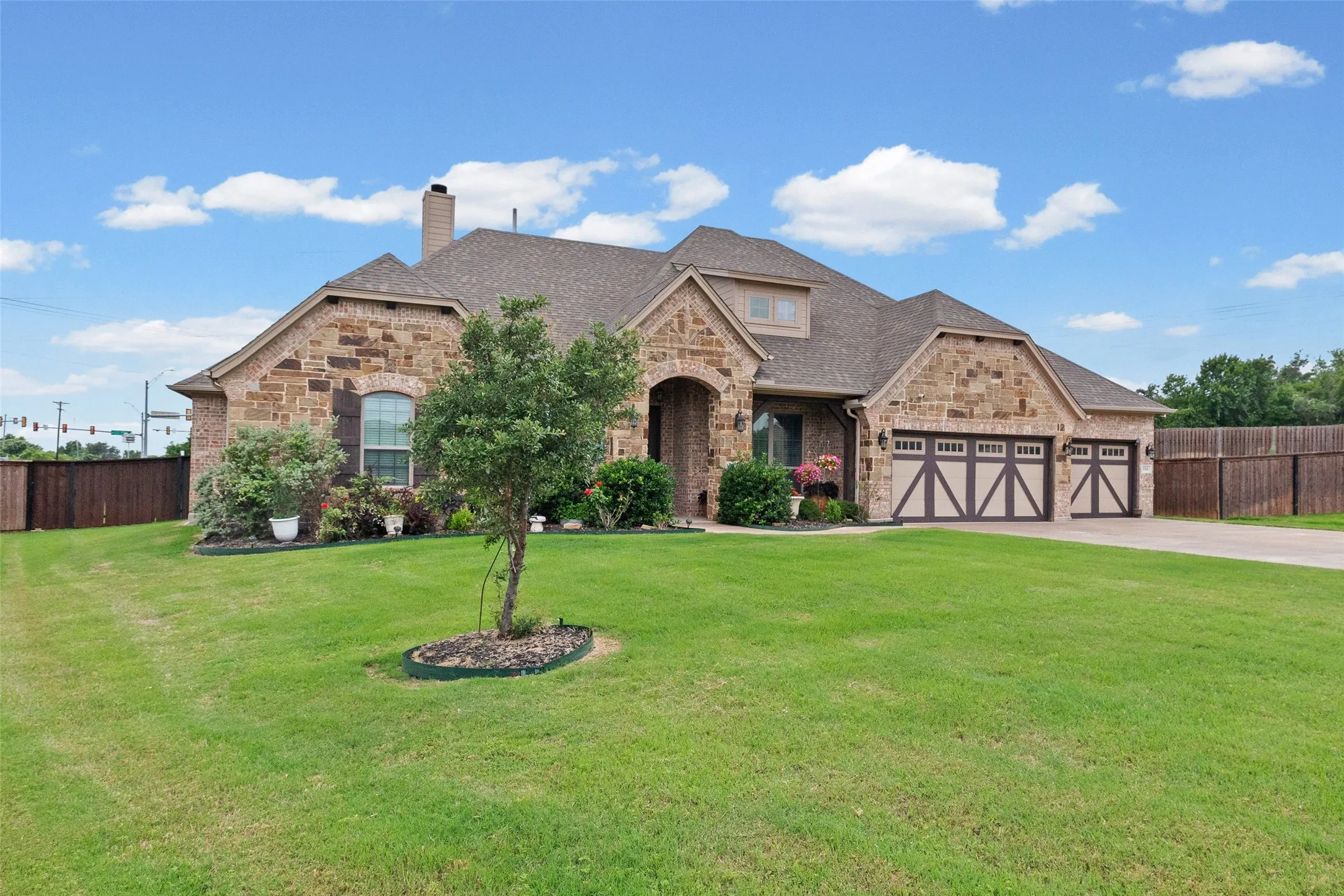 Single Family Residence For Sale in Parker County , 104 Lagrange Court, Weatherford, Texas 76088, 4 Bedroom, 3 Bathroom, 3 Garage spaces, 2,589 Sqft, built in 2018, mls#21312805, Real Estate Agent in Weatherford, Homes For Sale in Parker county, Homes For Sale in Weatherford, Realtor in Weatherford Texas, Real Estate Brokerage Independent Realty Texas, Luminita Cordes Realtor