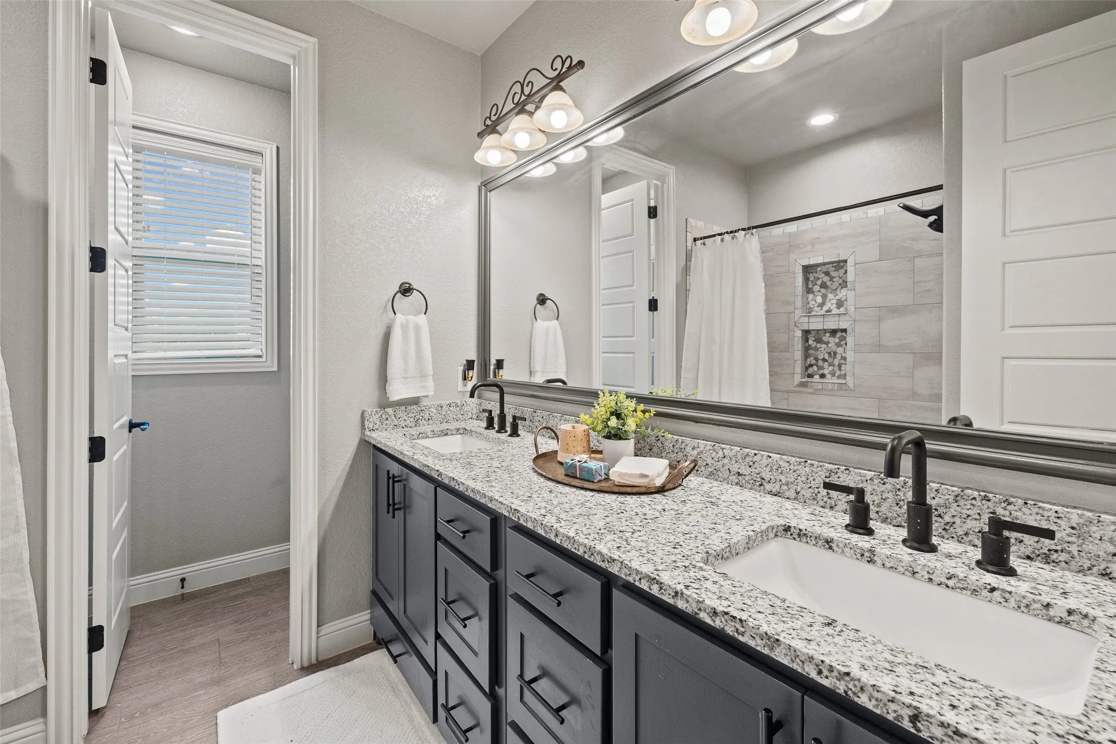 Single Family Residence For Sale in Parker County , 104 Lagrange Court, Weatherford, Texas 76088, 4 Bedroom, 3 Bathroom, 3 Garage spaces, 2,589 Sqft, built in 2018, mls#21312805, Real Estate Agent in Weatherford, Homes For Sale in Parker county, Homes For Sale in Weatherford, Realtor in Weatherford Texas, Real Estate Brokerage Independent Realty Texas, Luminita Cordes Realtor