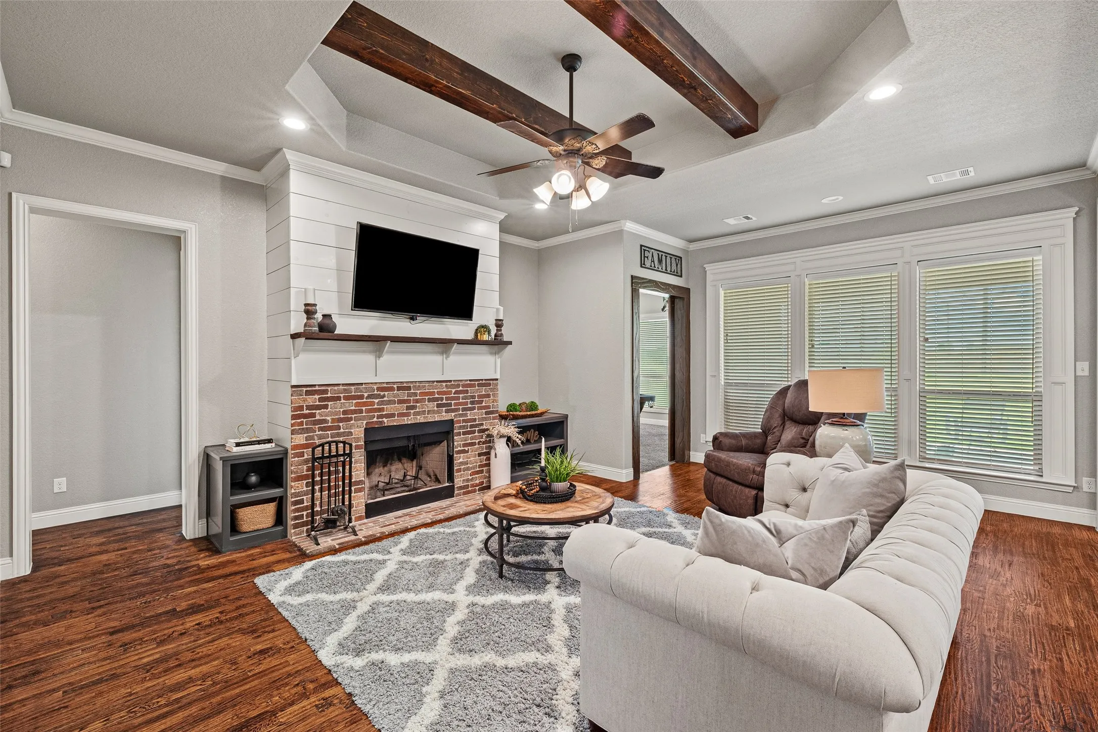 Single Family Residence For Sale in Parker County , 104 Lagrange Court, Weatherford, Texas 76088, 4 Bedroom, 3 Bathroom, 3 Garage spaces, 2,589 Sqft, built in 2018, mls#21312805, Real Estate Agent in Weatherford, Homes For Sale in Parker county, Homes For Sale in Weatherford, Realtor in Weatherford Texas, Real Estate Brokerage Independent Realty Texas, Luminita Cordes Realtor