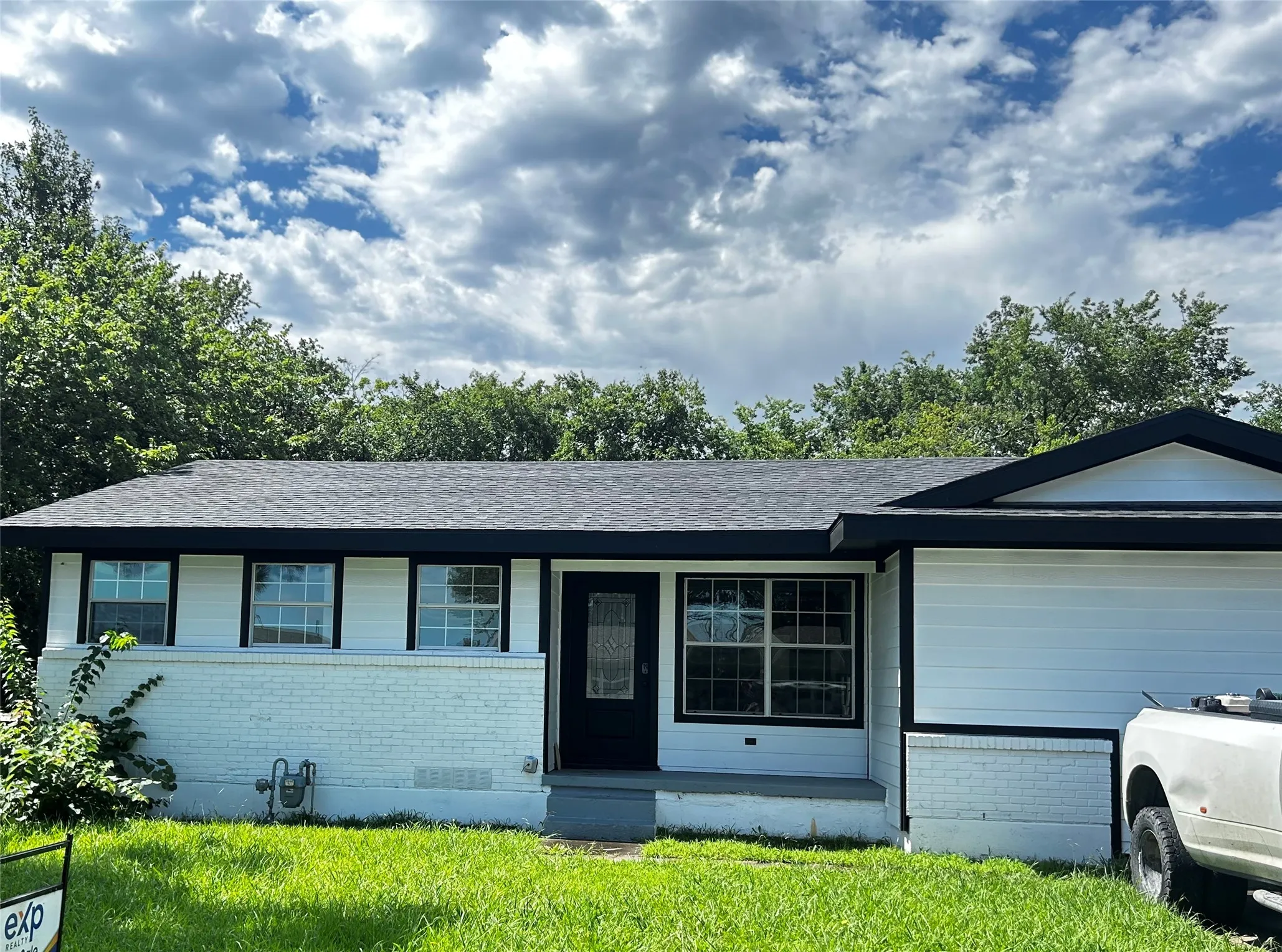 Single Family Residence For Sale in Fannin County , 110 E Cunningham Street, Bonham, Texas 75418, 4 Bedrooms, 3 Bathrooms, Garage spaces, 1,321 Sqft, built in 1965, Price $215,000, mls#21312876, Real Estate Agent in Bonham, Homes For Sale in Fannin county, Homes For Sale in Bonham, Realtor in Bonham Texas, Real Estate Brokerage Independent Realty Texas, Luminita Cordes Realtor