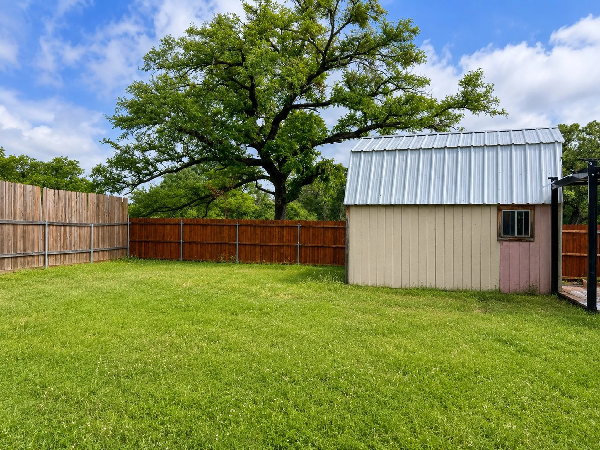 Detached Outbuilding with Electricity & Loft
