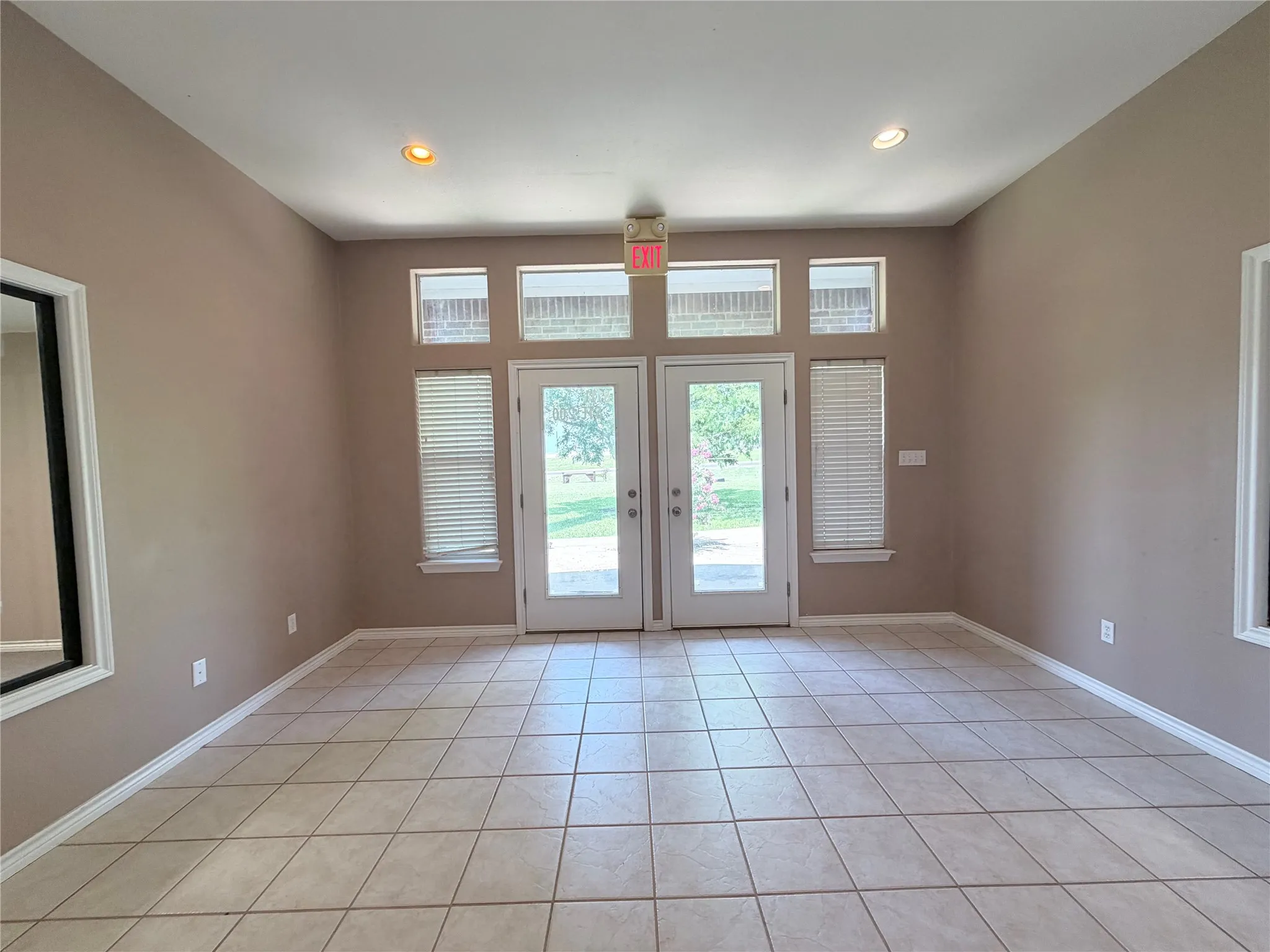 Office For Rent in Grayson County , 8111 S US Highway 75 200, Sherman, Texas 75090, 0, 0, Garage spaces, 0 Sqft, built in 2003, mls#21312883, Real Estate Agent in Sherman, Homes For Rent in Grayson county, Homes For Rent in Sherman, Realtor in Sherman Texas, Real Estate Brokerage Independent Realty Texas, Luminita Cordes Realtor